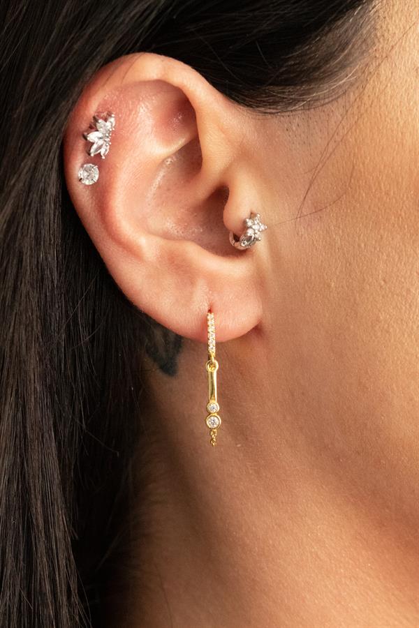 925 Ayar Gümüş Yuvarlak Taşlı Zincir Detaylı Küpe 