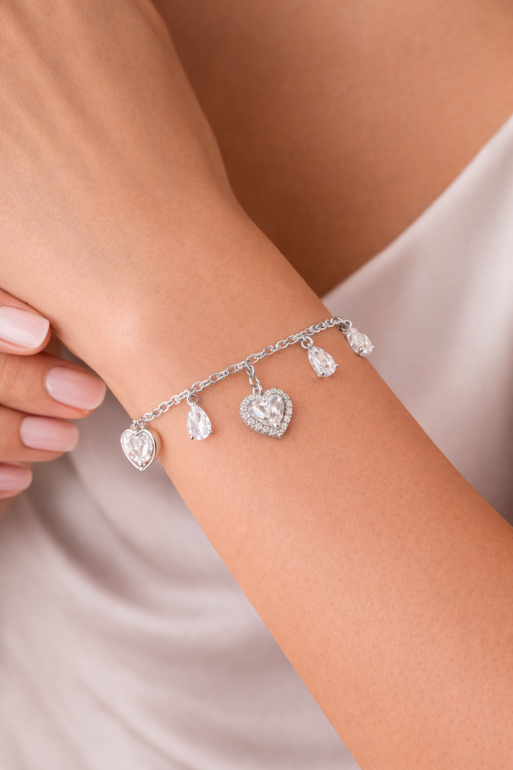 Çelik BileklikKalp Motifli Çelik Bileklik