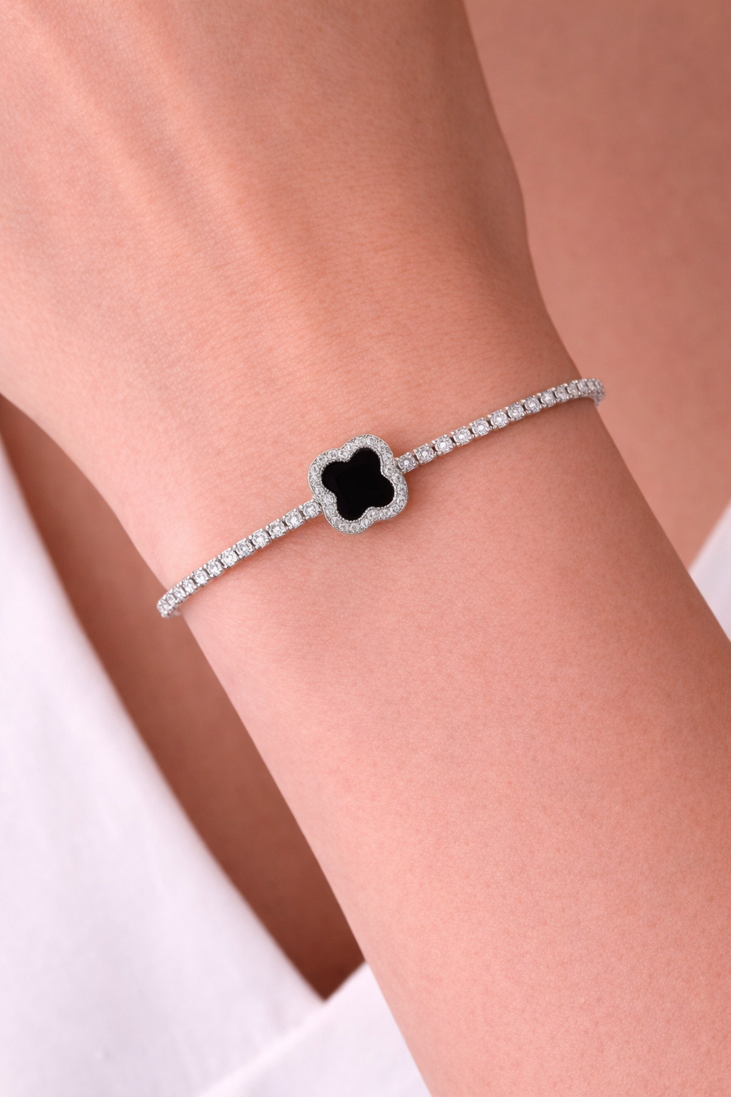 Çelik BileklikYonca Motifli Su Yolu Çelik Bileklik