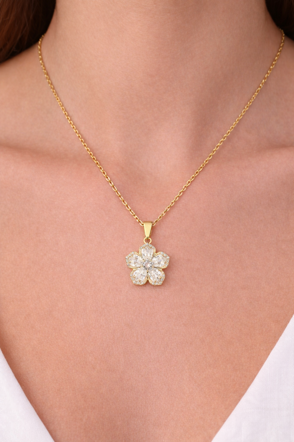 Çelik KolyeTaş işlemeli Çiçek Motifli Çelik Kolye