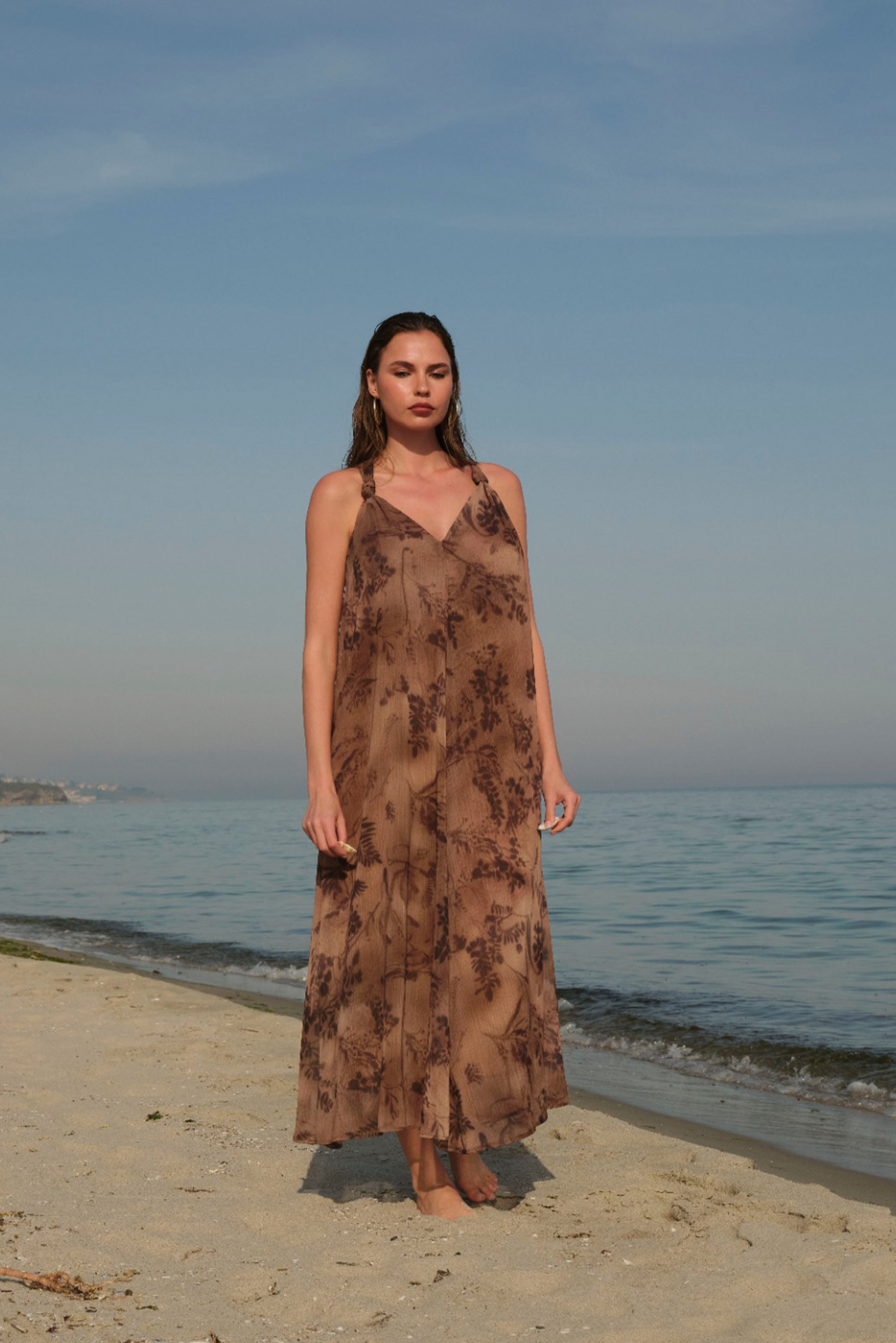 3429 OMUZDAN DÜĞÜMLÜ ELBİSE CAMEL
