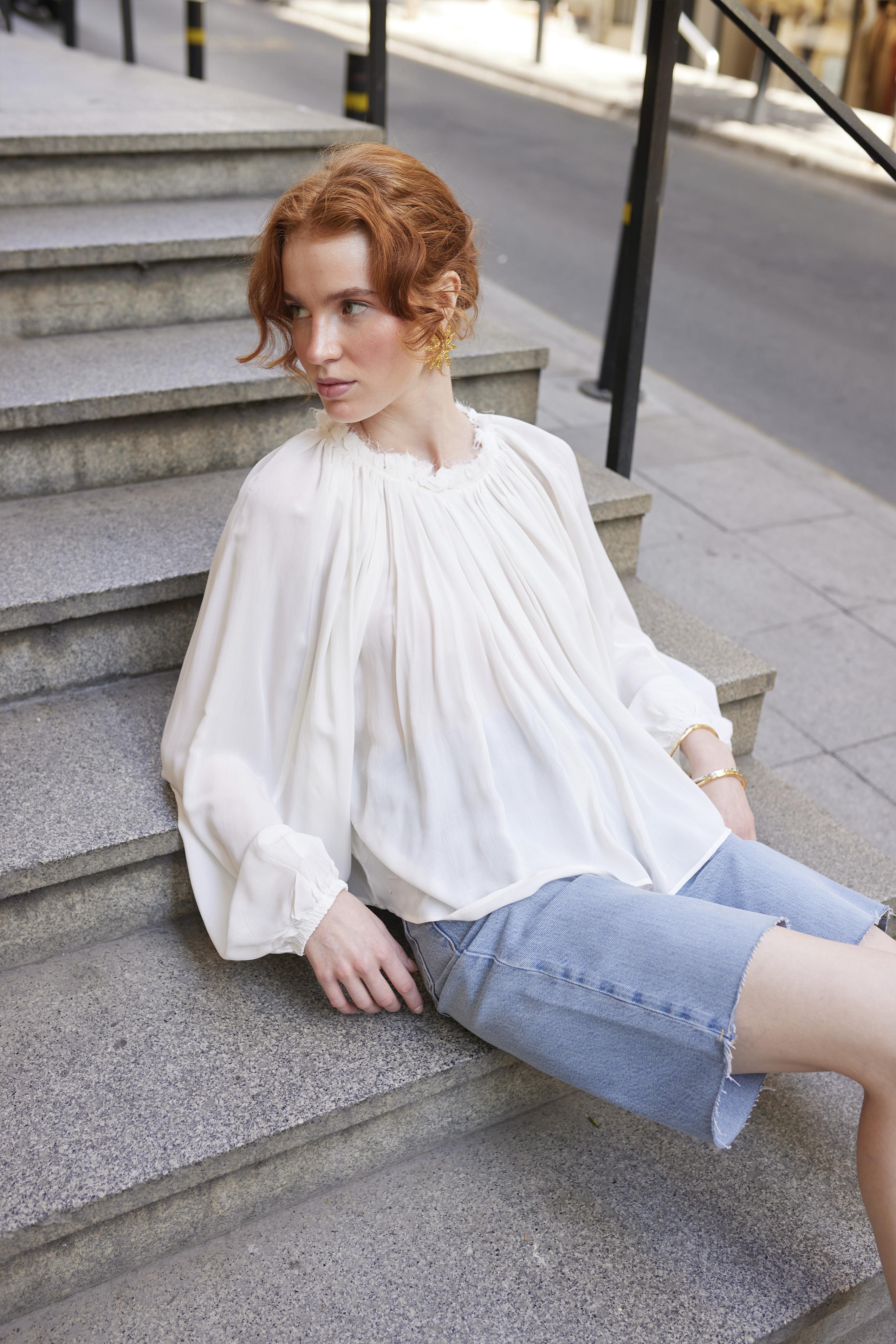 4959 YAKASI BÜZGÜLÜ BLUZ BEYAZ