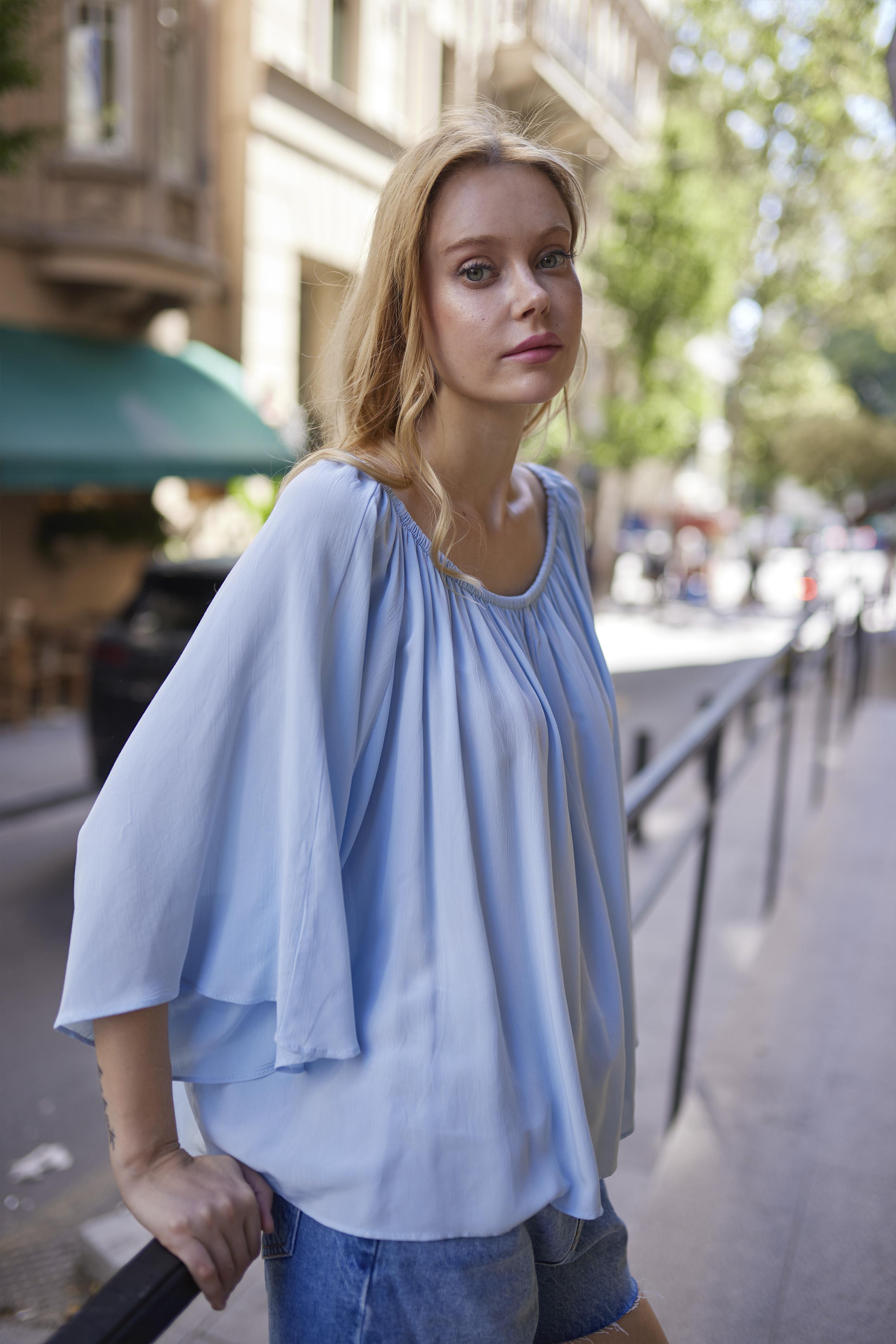 4978 YAKASI LASTİKLİ BLUZ BEBE MAVİ