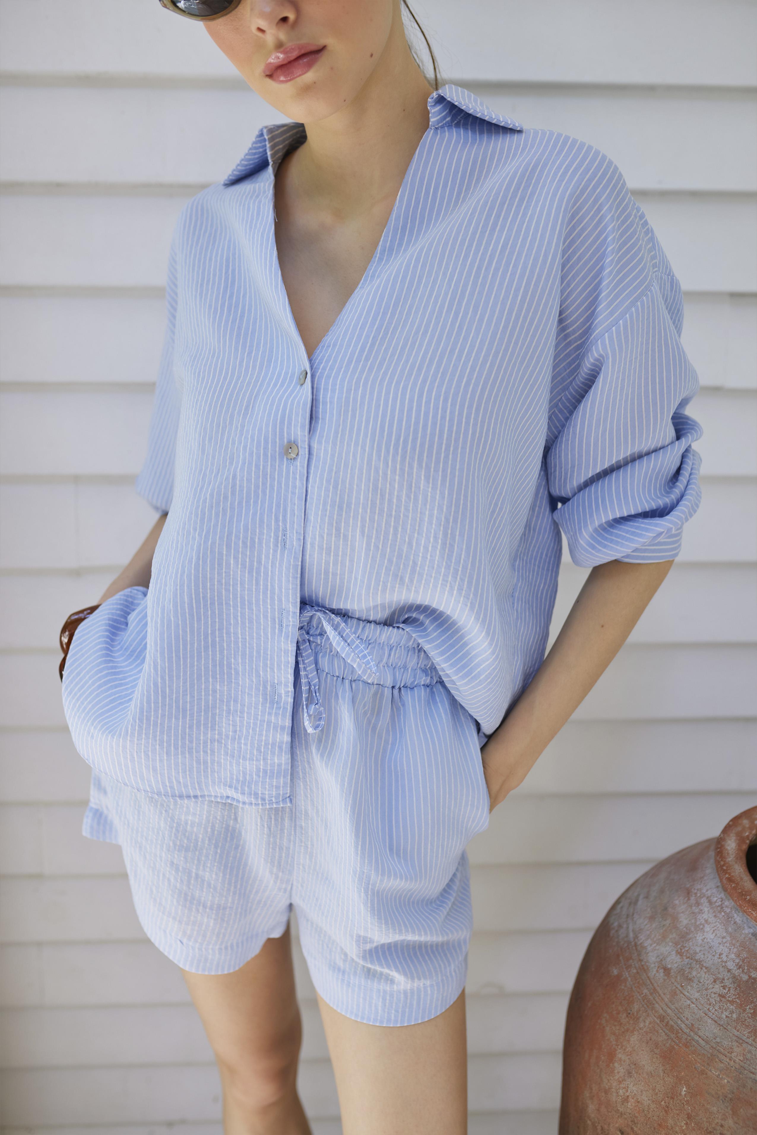 51198 ÇİZGİLİ ŞORT MAVİ-BEYAZ ÇİZGİ