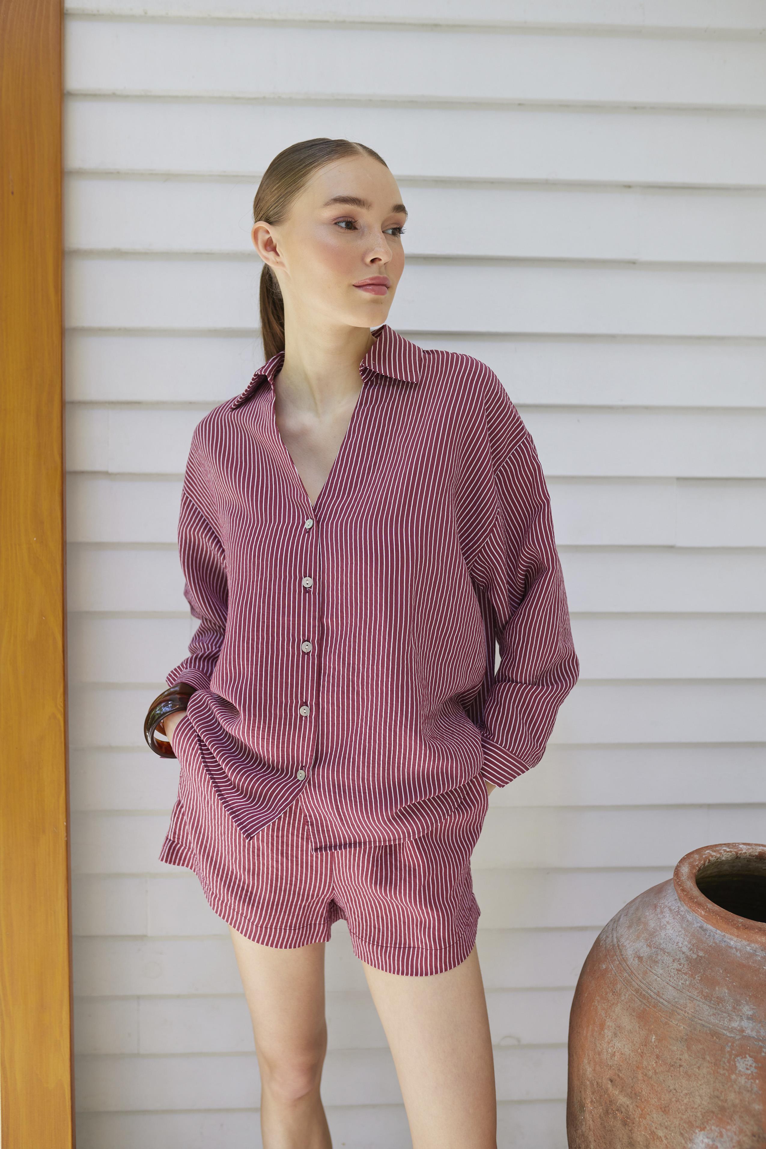 51198 ÇİZGİLİ ŞORT BORDO