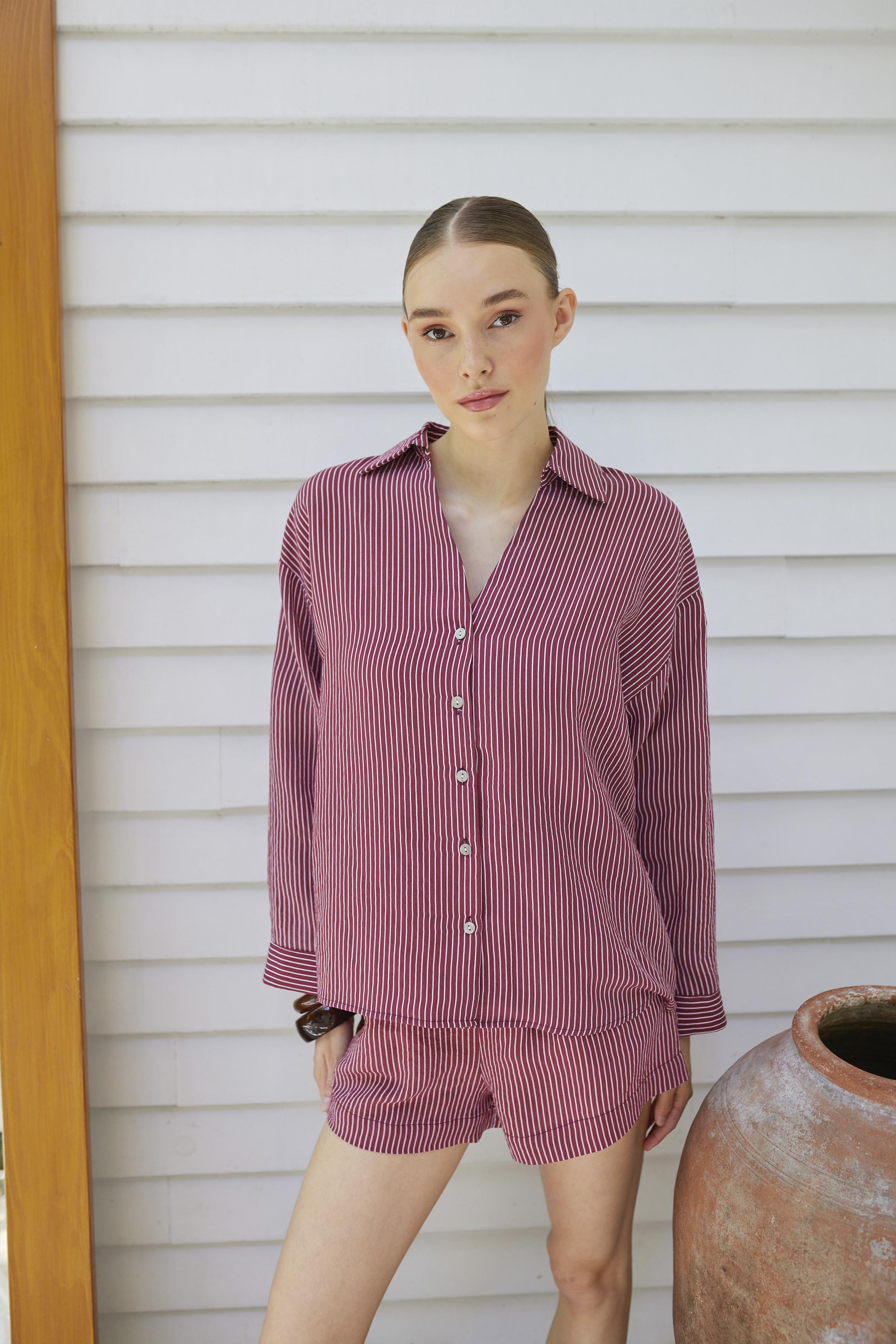 51198 ÇİZGİLİ ŞORT BORDO