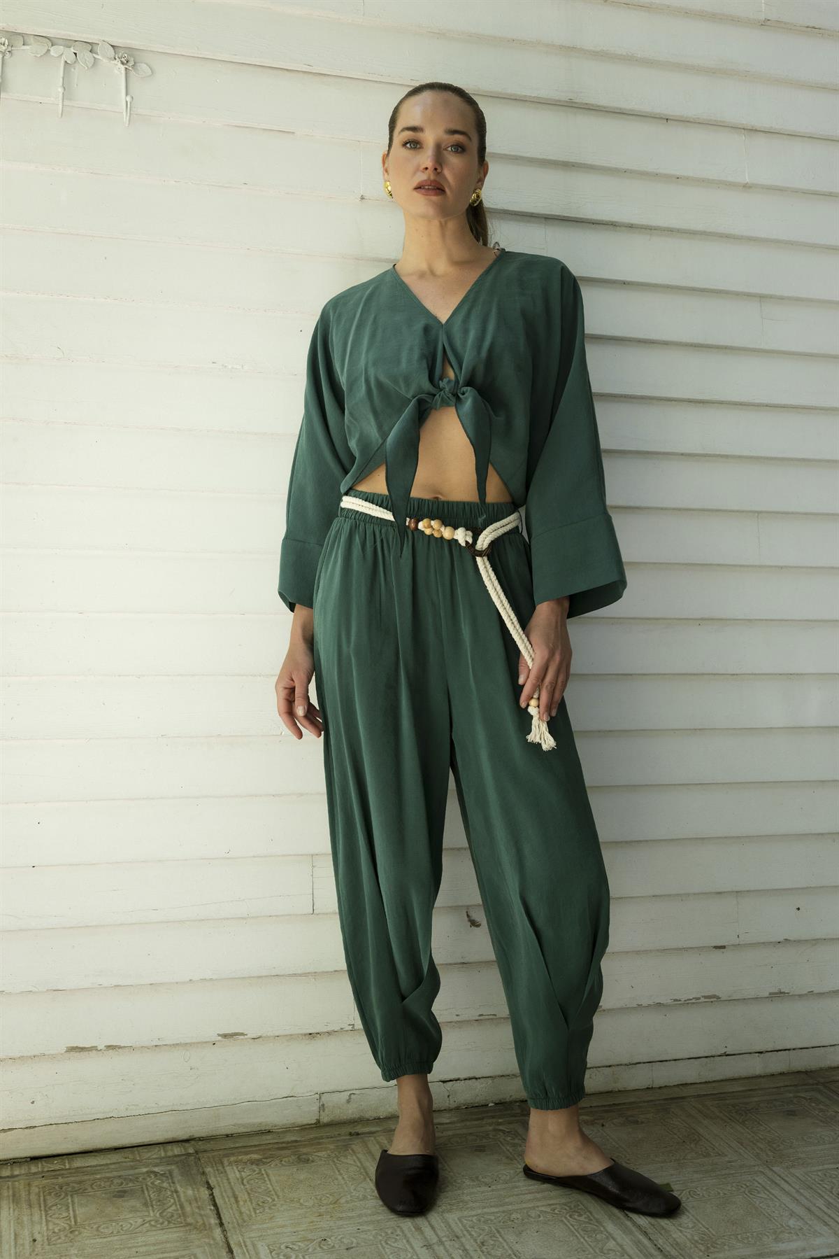 51140 ÖNDEN BAĞLAMALI TAKIM ZÜMRÜT