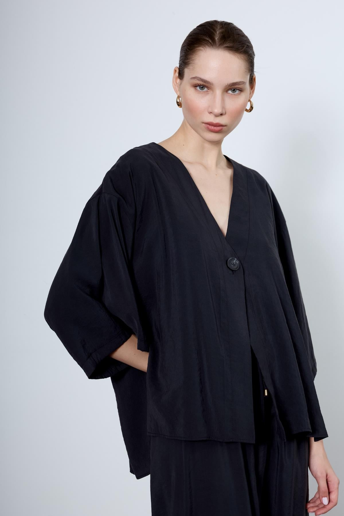 4961 ÖNDEN BAĞLAMALI BLUZ SİYAH