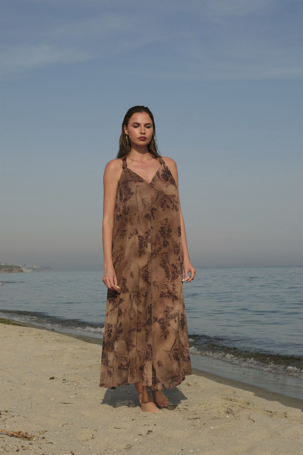 3429 OMUZDAN DÜĞÜMLÜ ELBİSE CAMEL
