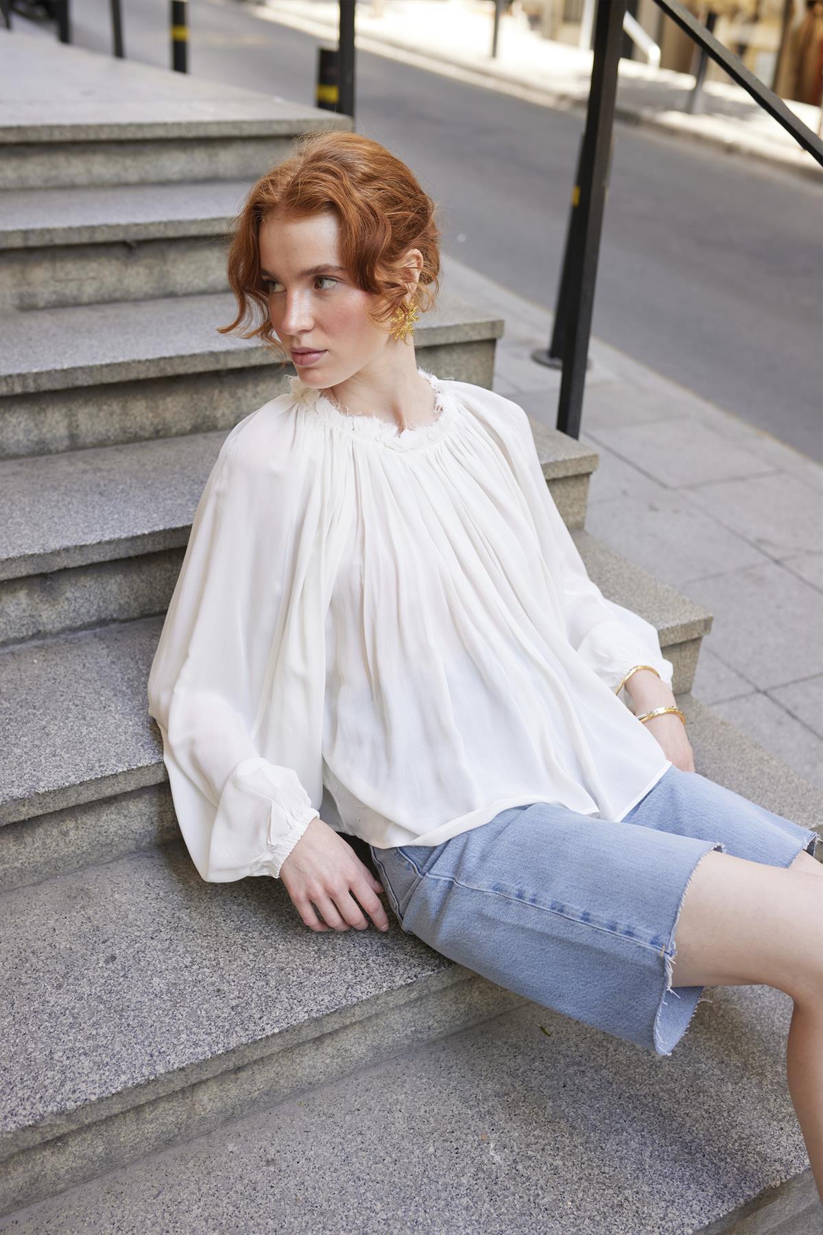 4959 YAKASI BÜZGÜLÜ BLUZ BEYAZ