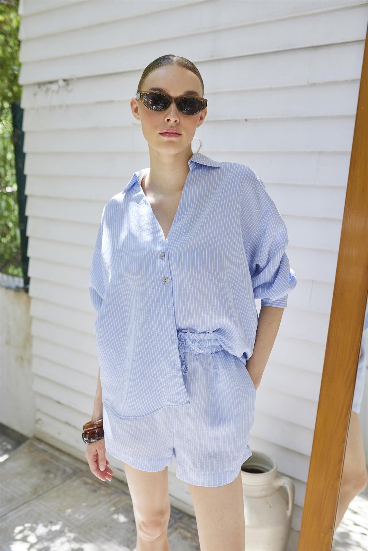 51198 ÇİZGİLİ ŞORT MAVİ-BEYAZ ÇİZGİ