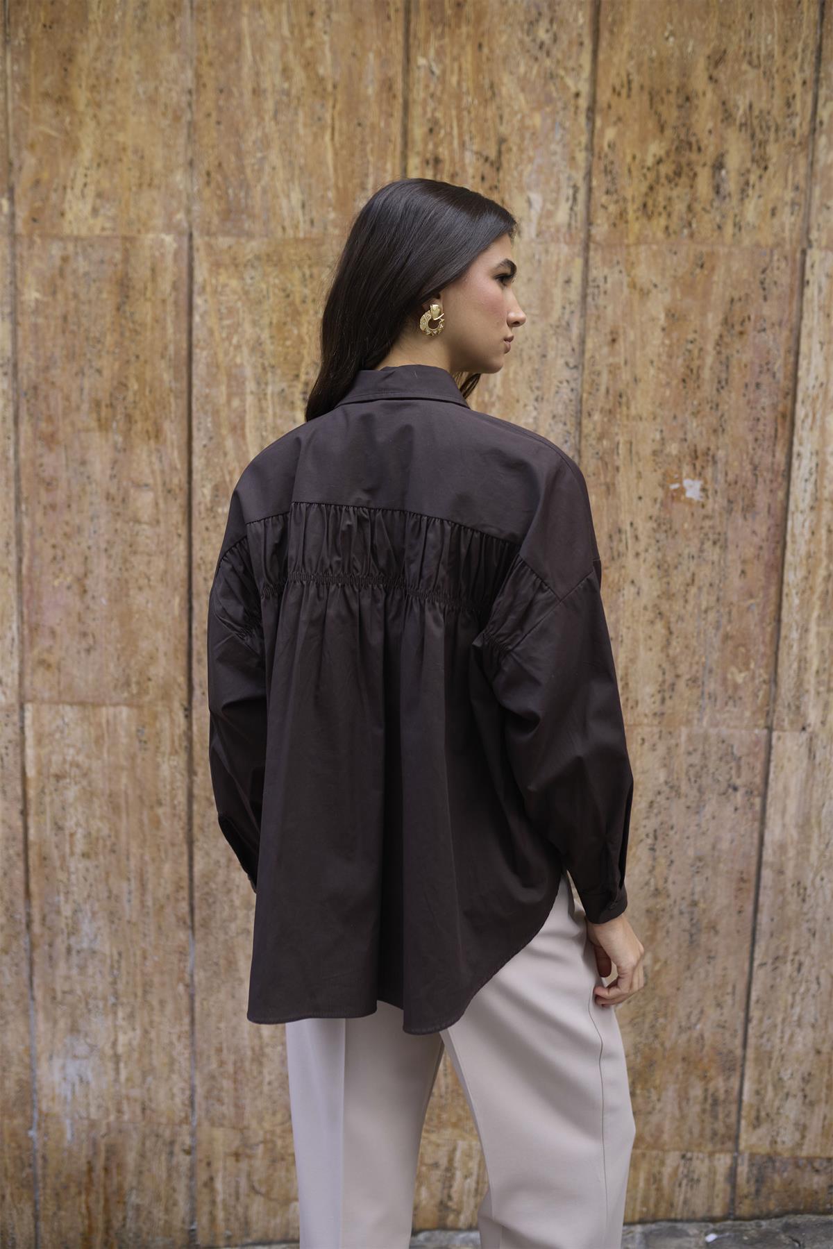 4992 ARKASI BÜZGÜLÜ GÖMLEK KAHVE