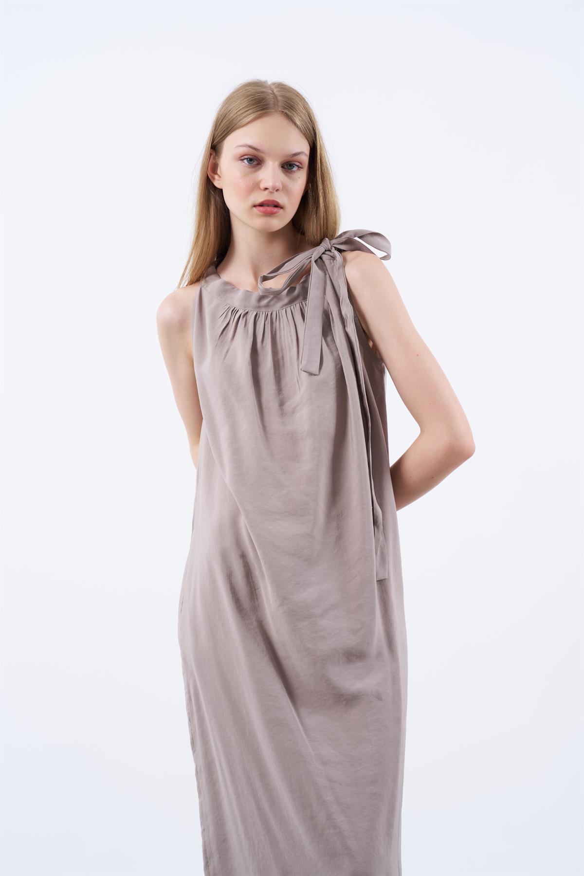 3213 OMUZDAN BAĞLAMALI ELBİSE VİZON