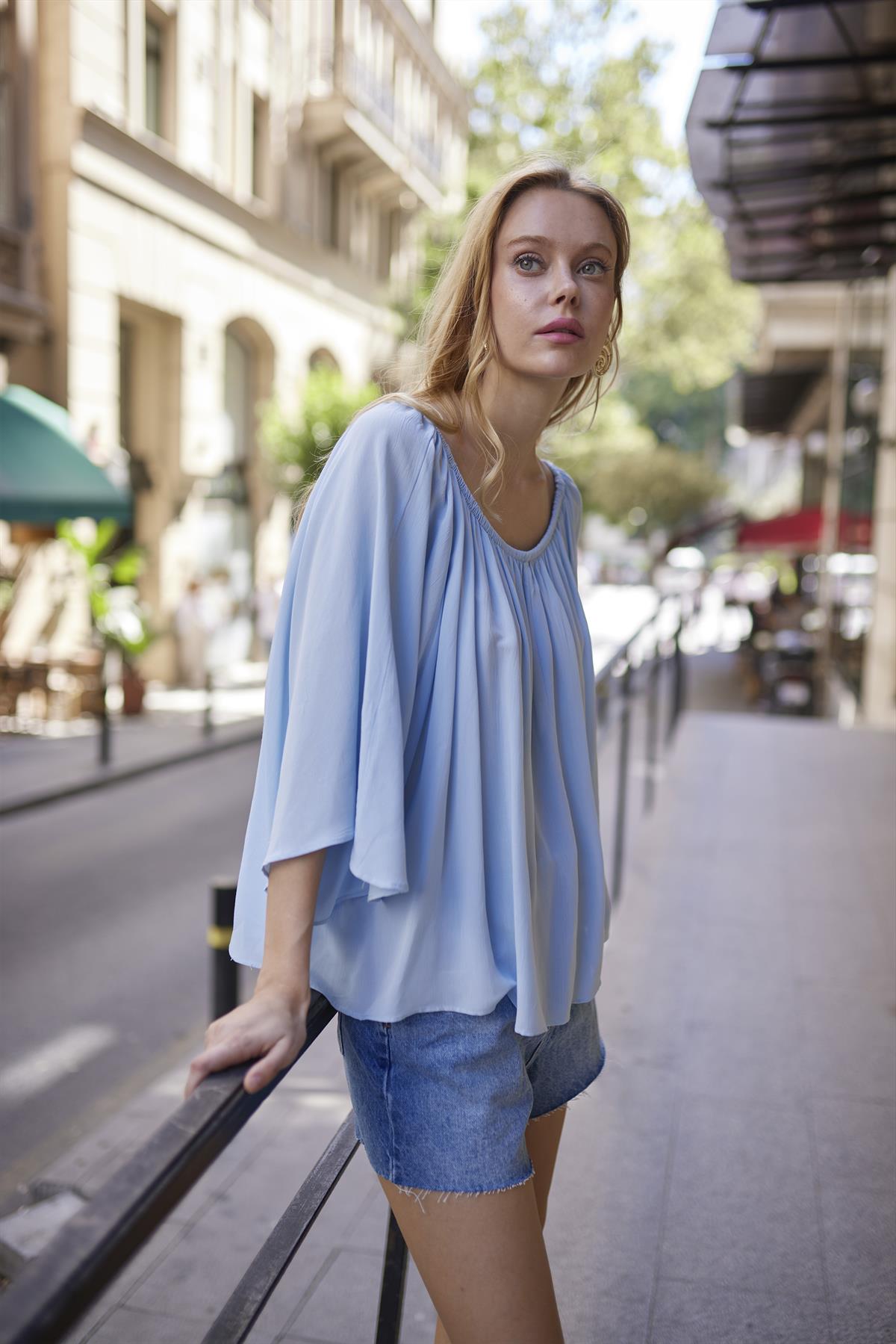 4978 YAKASI LASTİKLİ BLUZ BEBE MAVİ