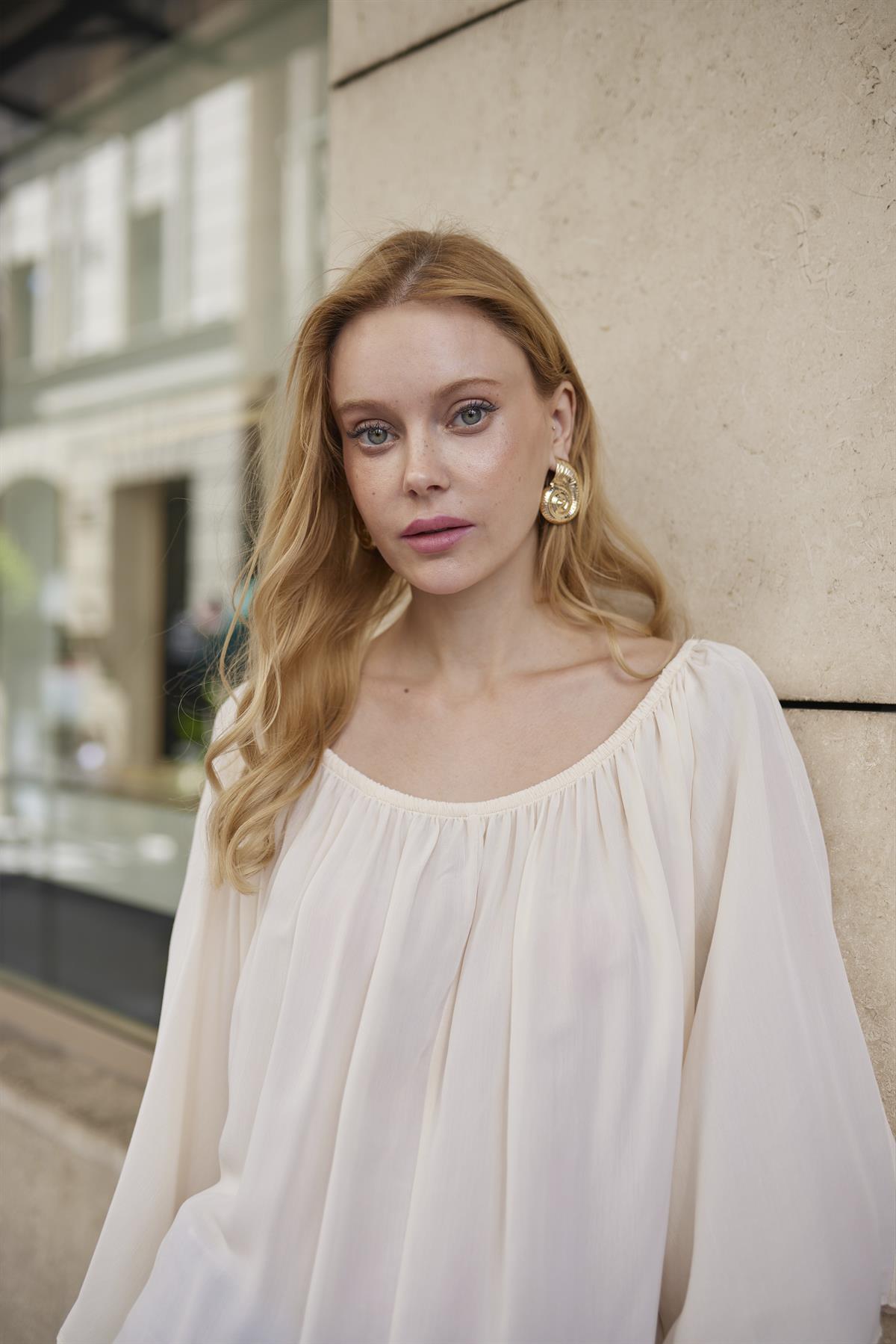 4978 YAKASI LASTİKLİ BLUZ EKRU