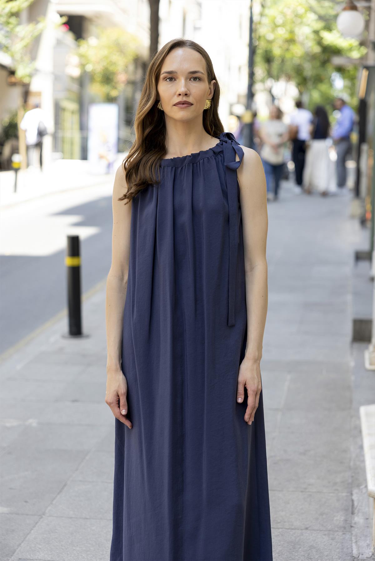 3213 OMUZDAN BAĞLAMALI ELBİSE LACİVERT