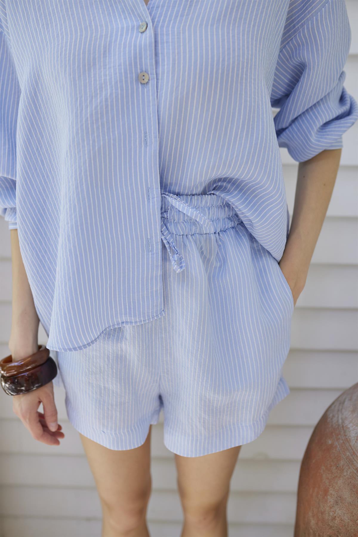 51198 ÇİZGİLİ ŞORT MAVİ-BEYAZ ÇİZGİ