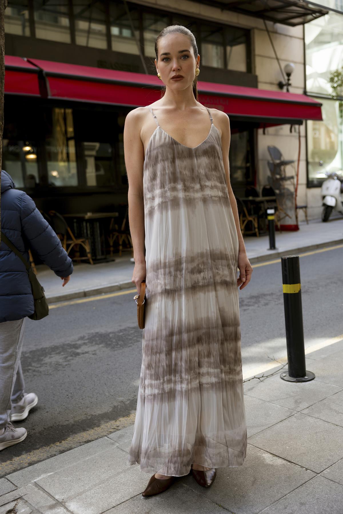 3277 ASKILI ELBİSE TAŞ