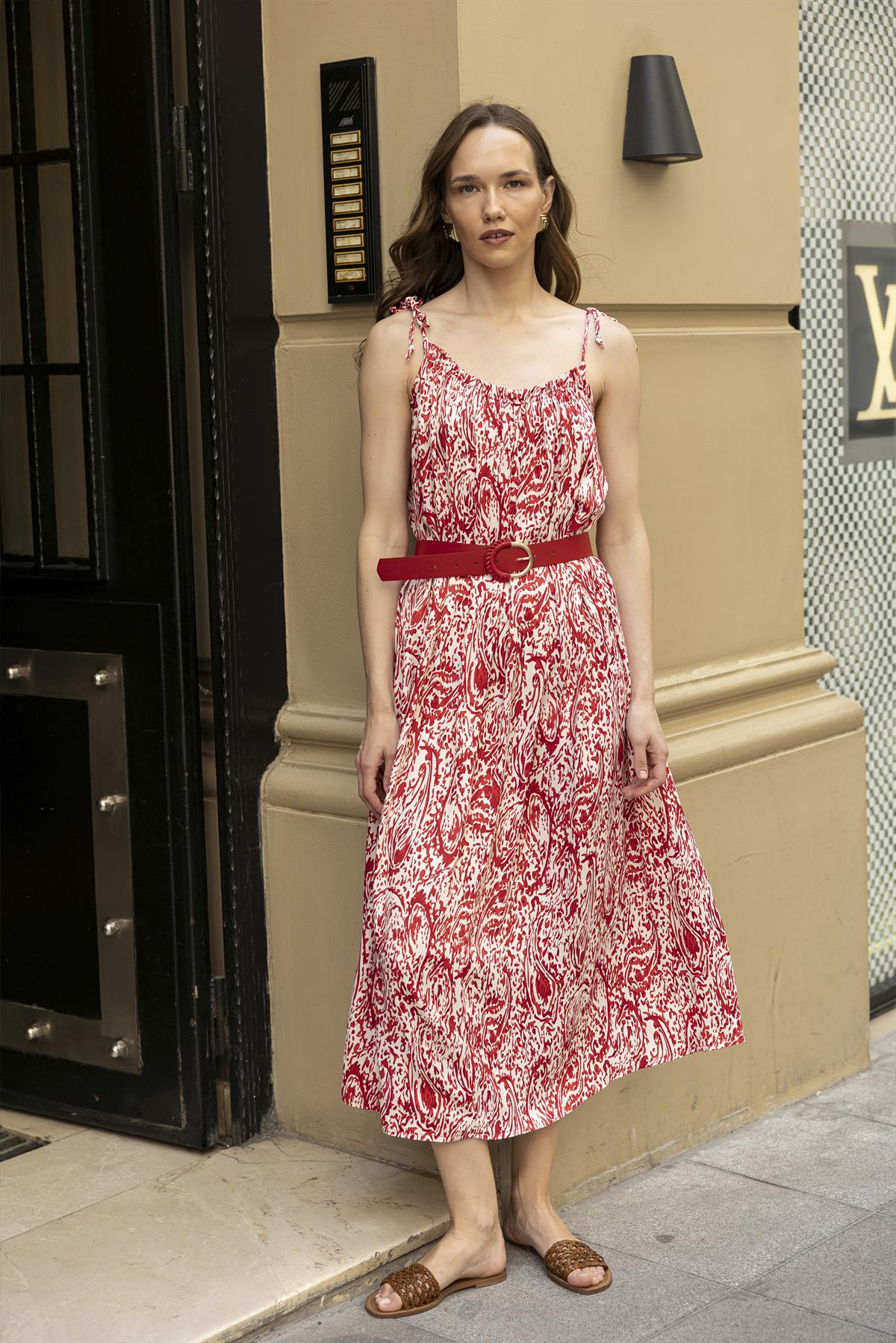 3313 ASKILI ELBİSE KIRMIZI