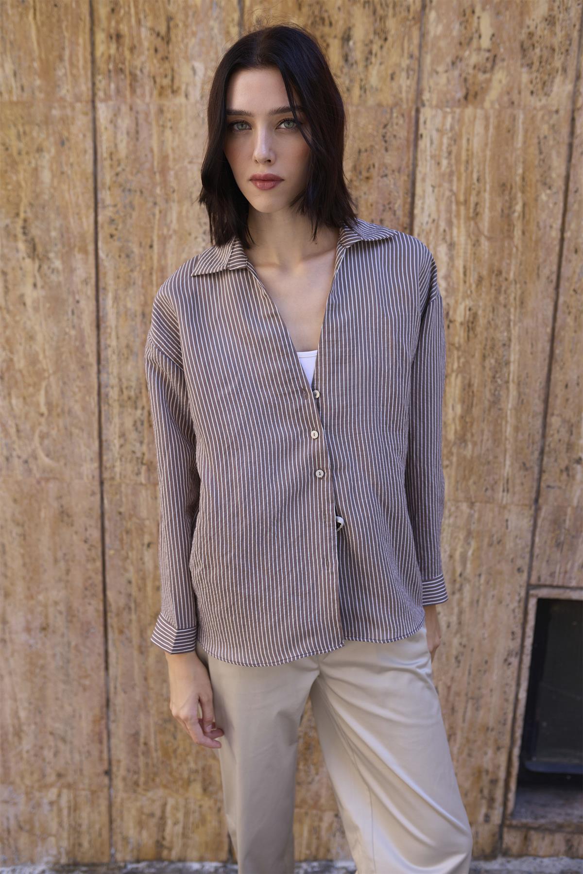 4906 ÇİZGİLİ GÖMLEK KAHVE