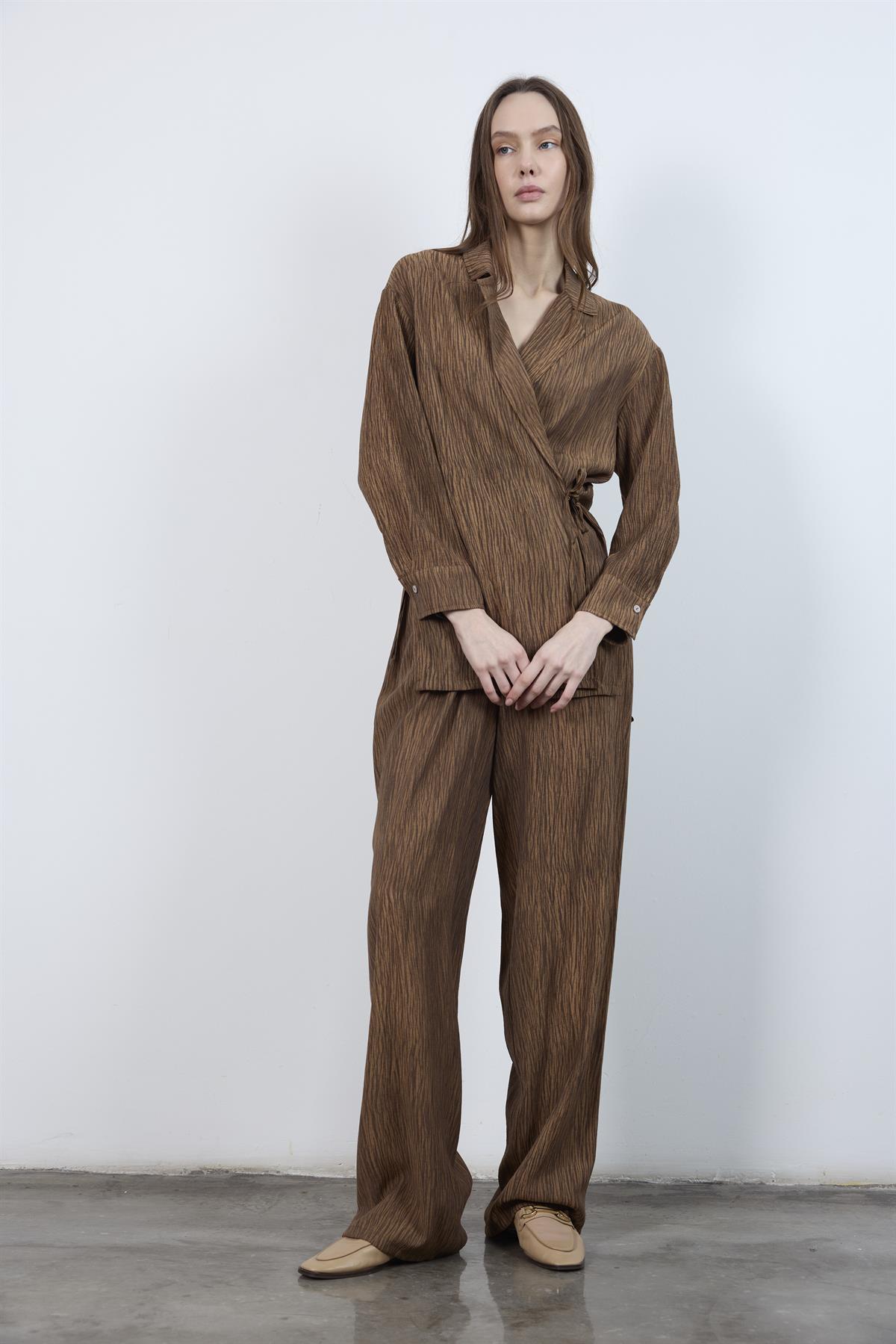 51101 BASKILI GÖMLEK PANTOLON TAKIM KAHVE