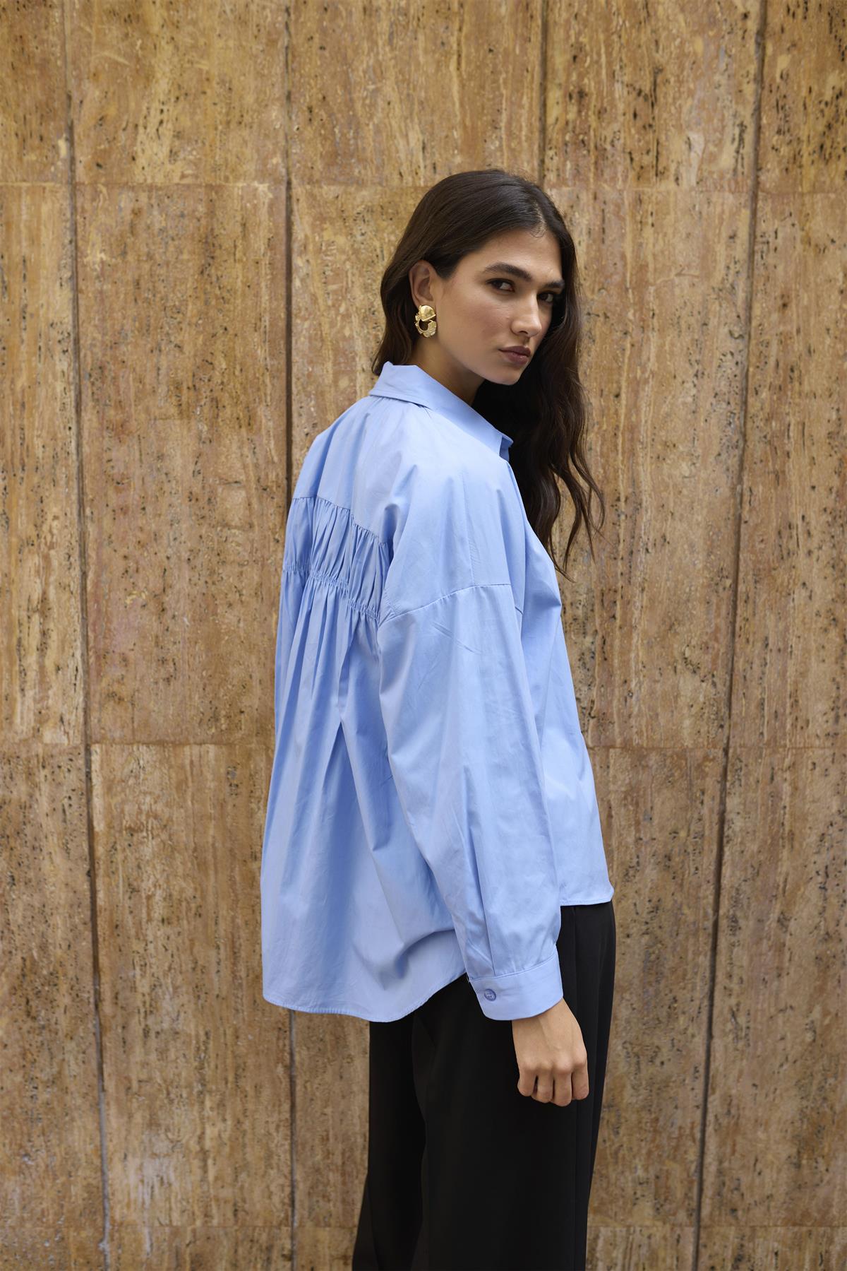 4992 ARKASI BÜZGÜLÜ GÖMLEK MAVİ