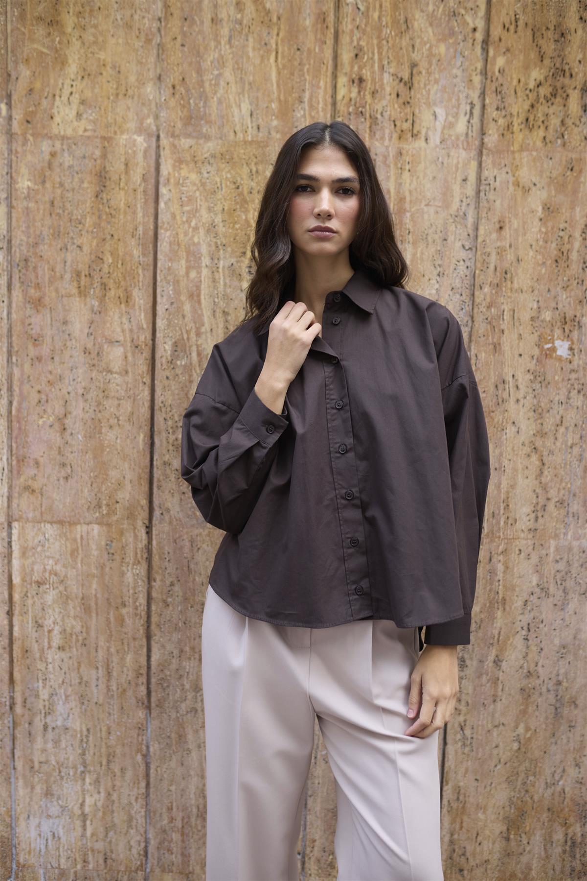 4992 ARKASI BÜZGÜLÜ GÖMLEK KAHVE