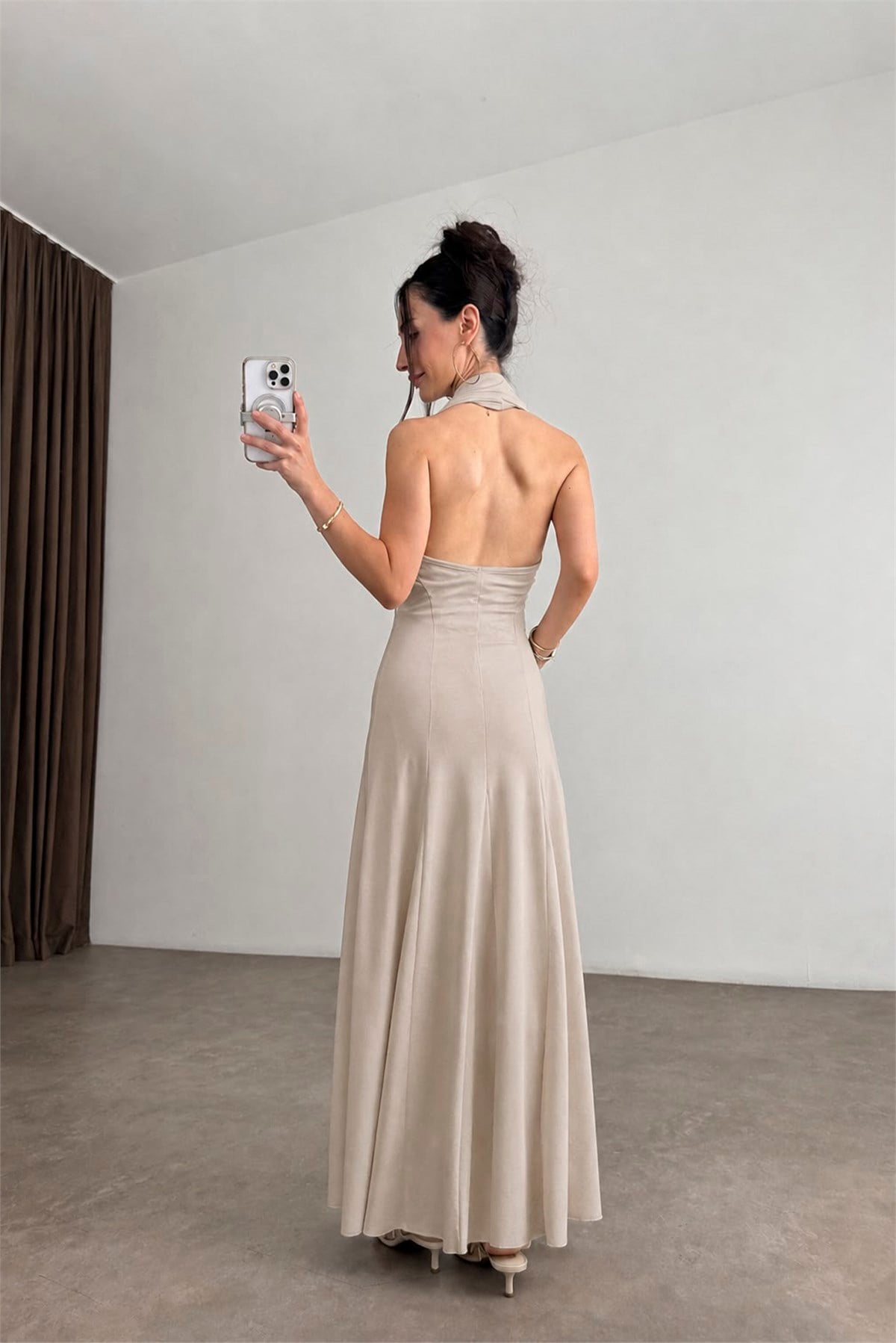 0104 HALTER YAKA ELBİSE BEJ