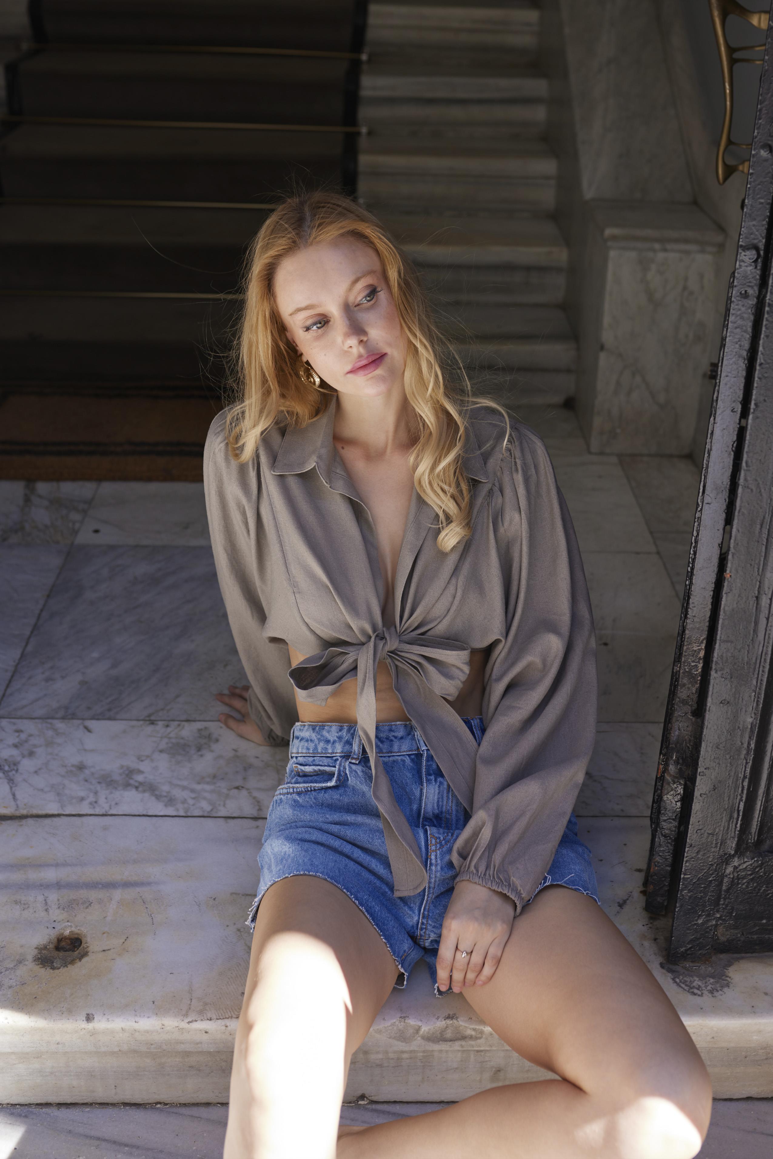 4979 YARASA BAĞCIKLI BLUZ VİZON