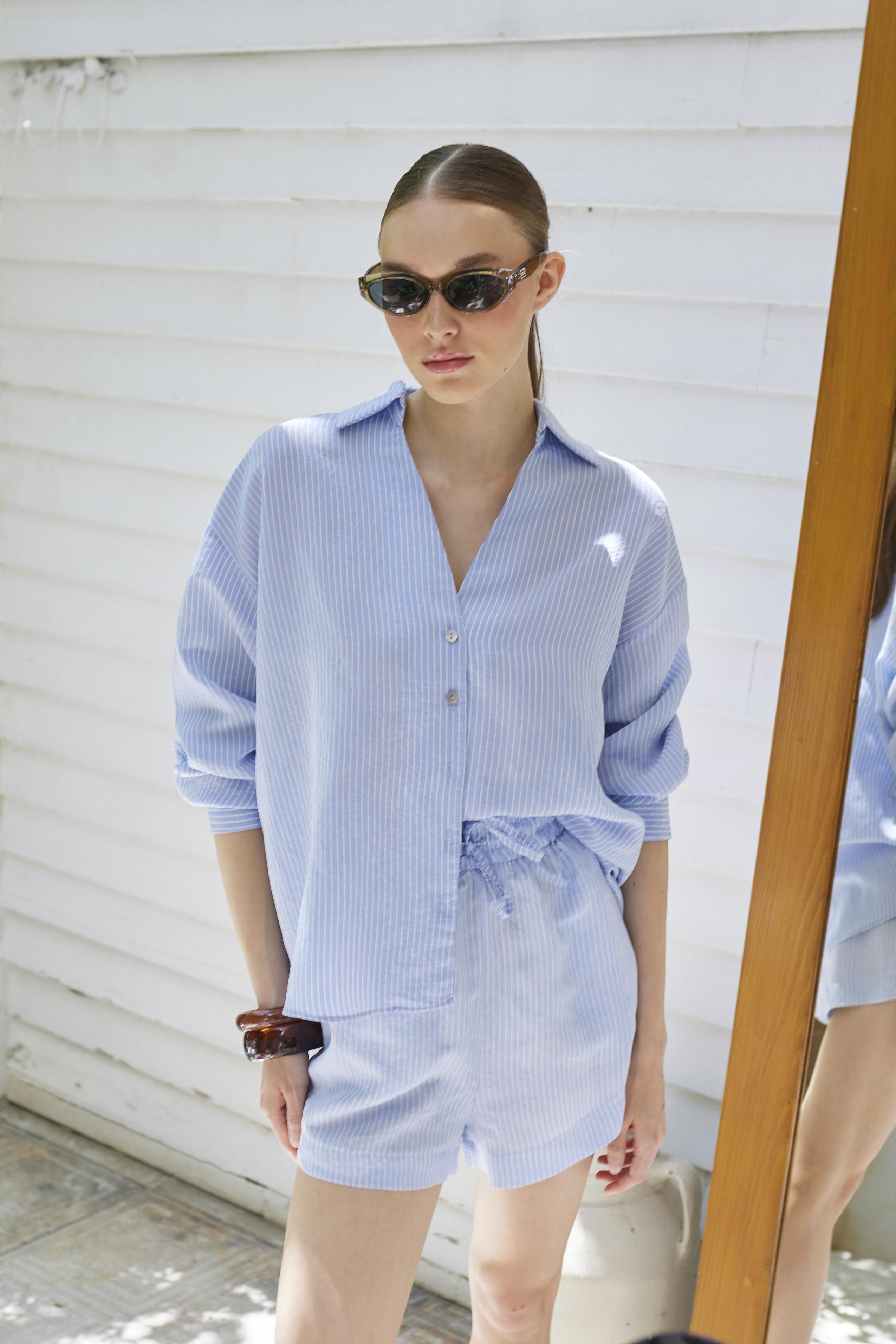 51198 ÇİZGİLİ ŞORT MAVİ-BEYAZ ÇİZGİ