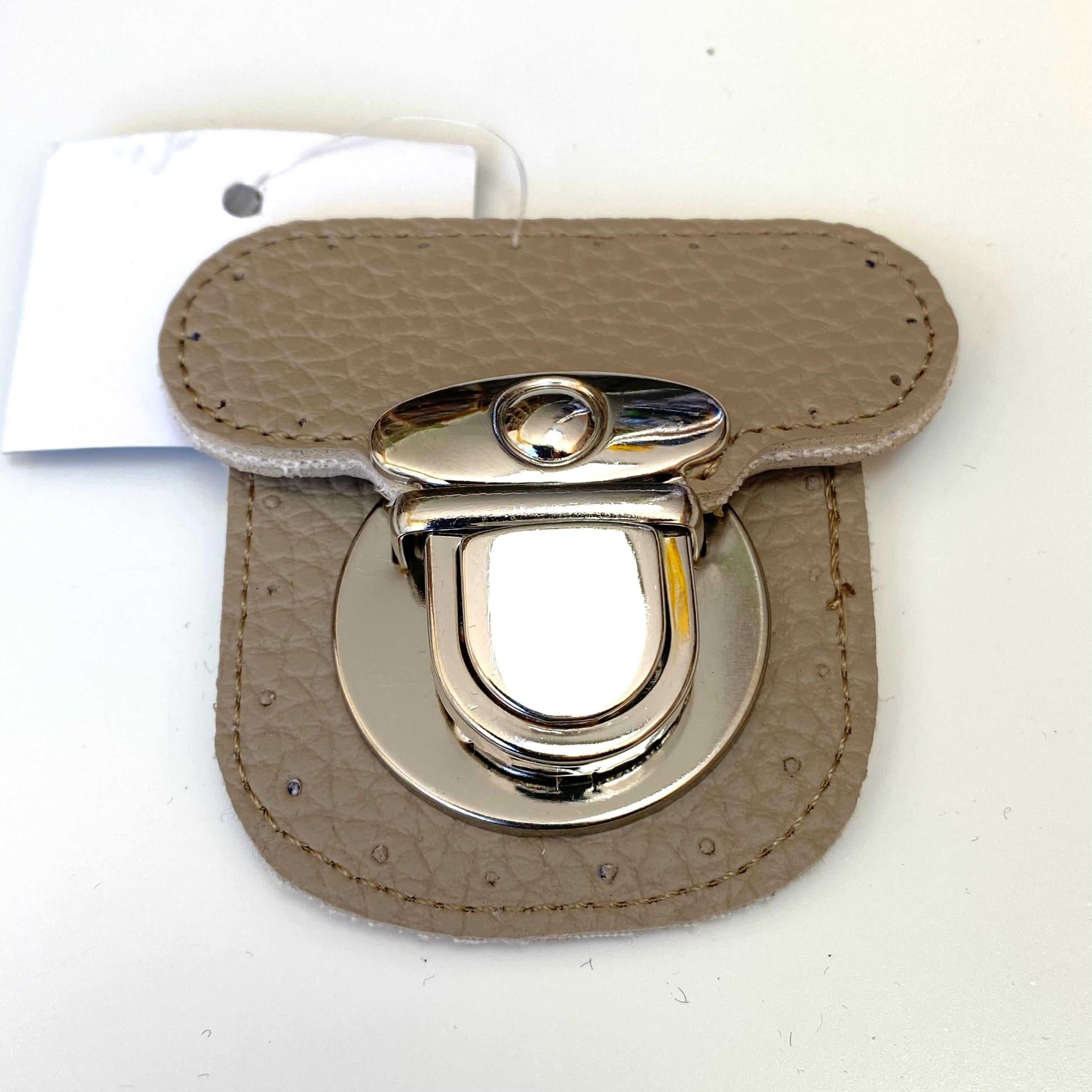 Derili Çanta Kiliti 6 x 6 Cm Taş - Gümüş