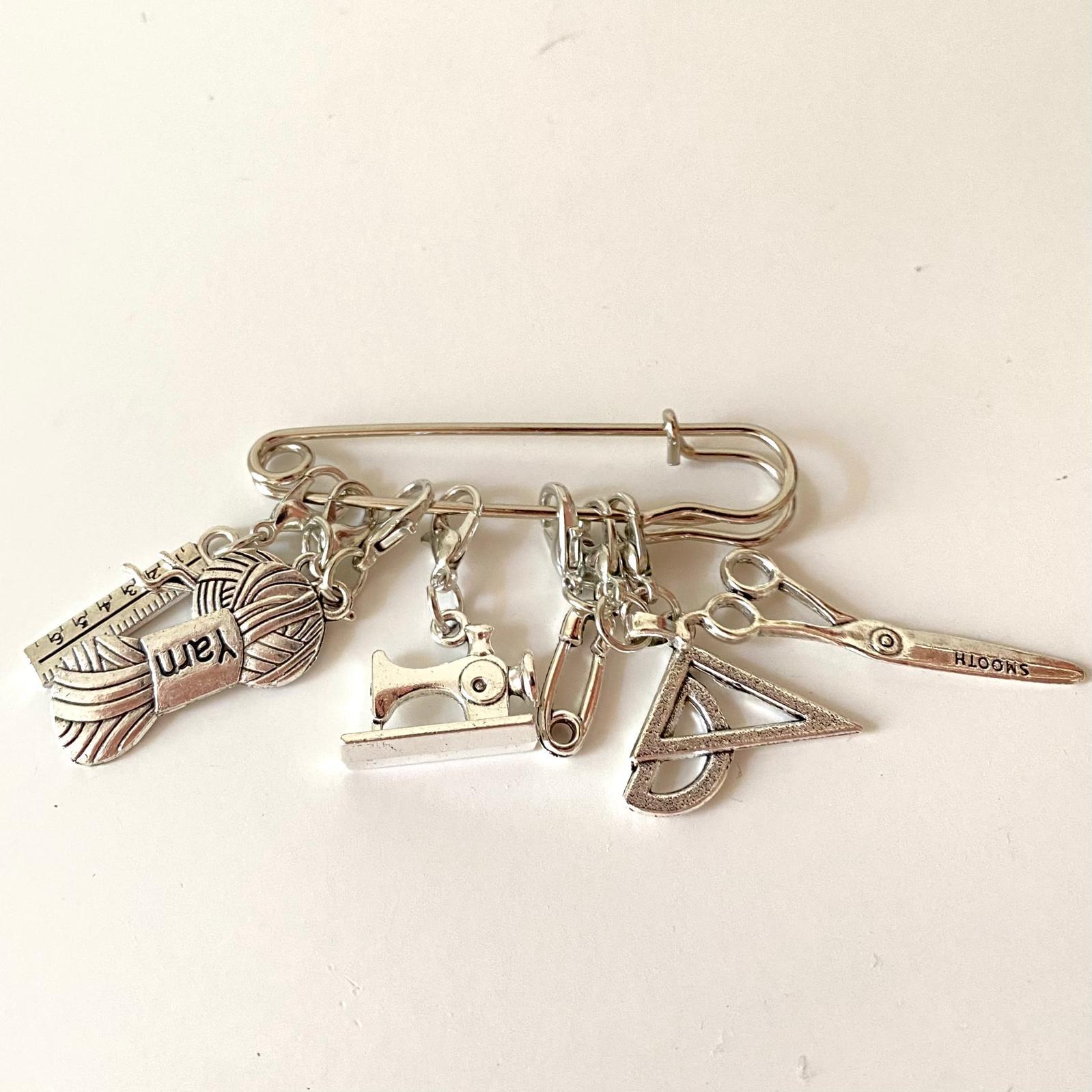 Metal Dikiş ve Hobi Figürlü Broş Set '' B ''