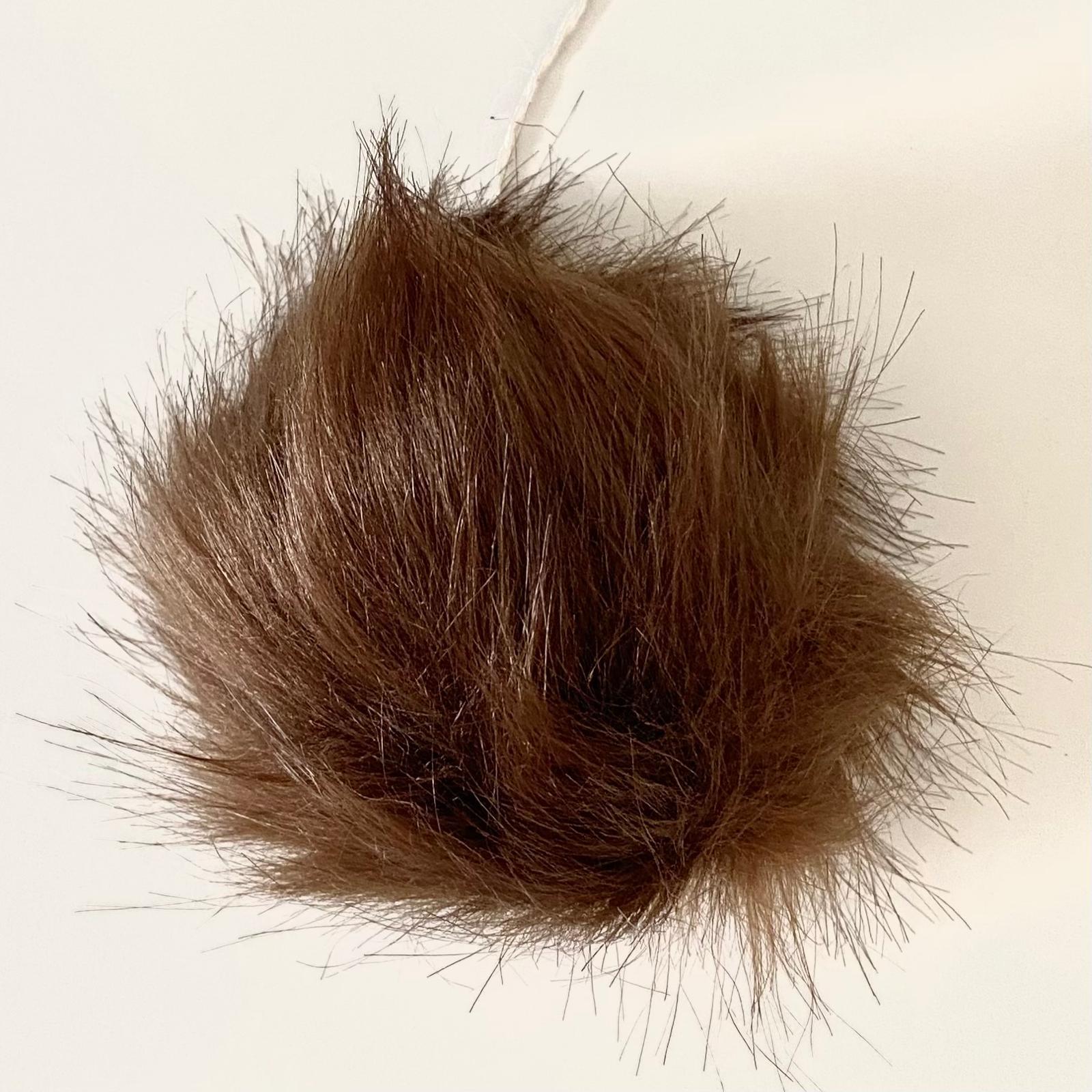 Atkı Şapka Anahtarlık ve Bere Ponponu Büyük Boy 006