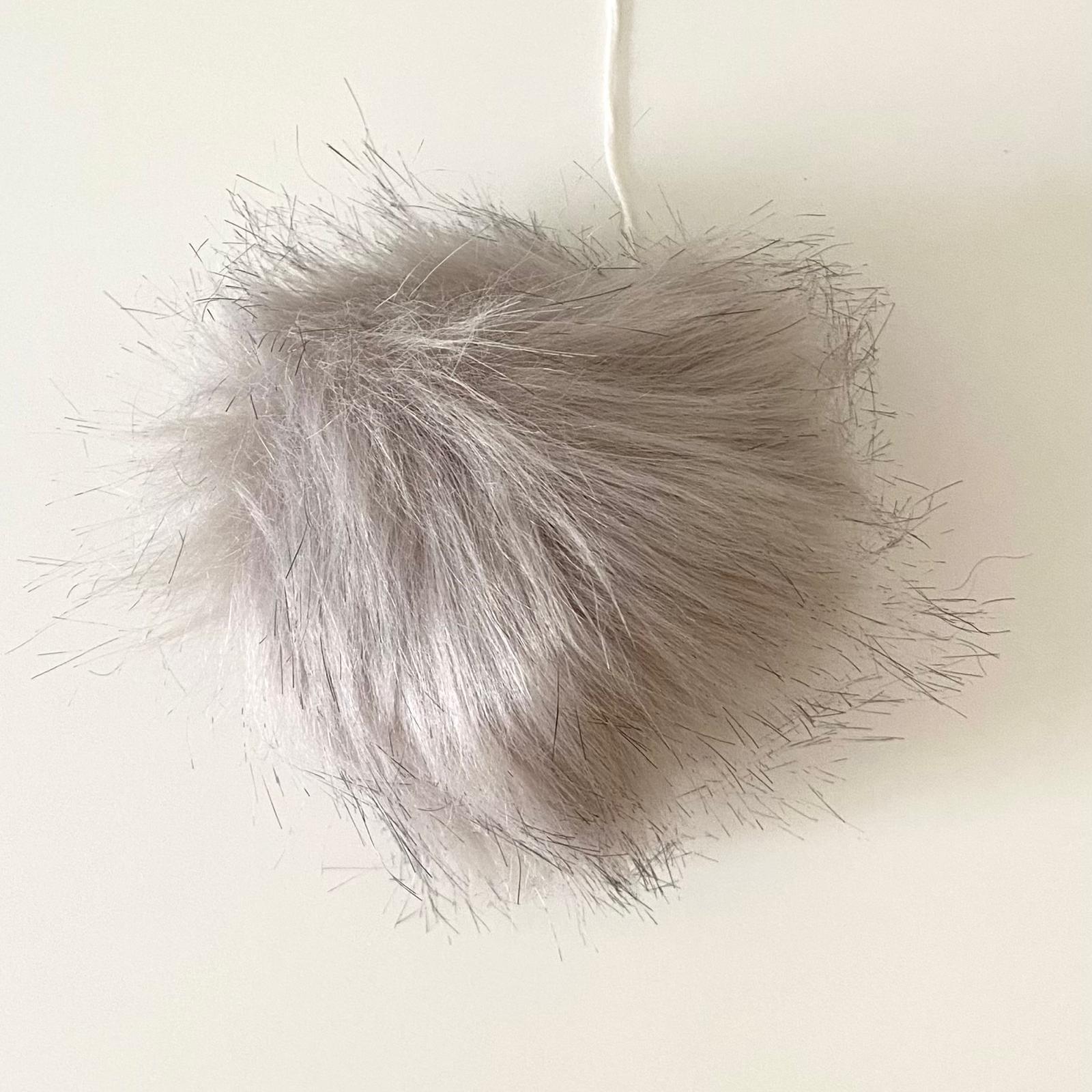 Atkı Şapka Anahtarlık ve Bere Ponponu Büyük Boy 011