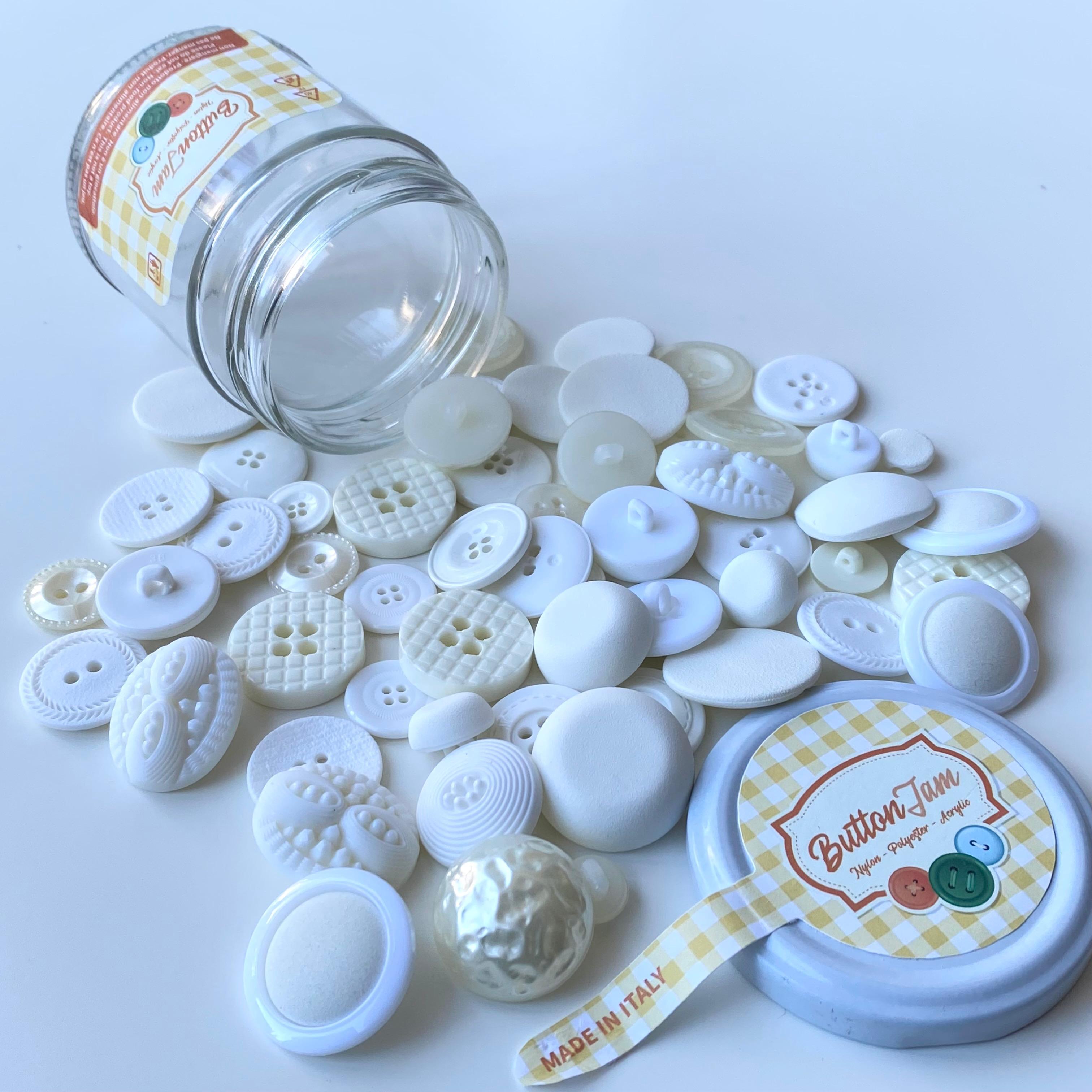 Button Jam Kavanozda Karşık Boy Ve Modellerde İtalyan Aksesuar Düğmesi - Beyaz ve Krem Karışım