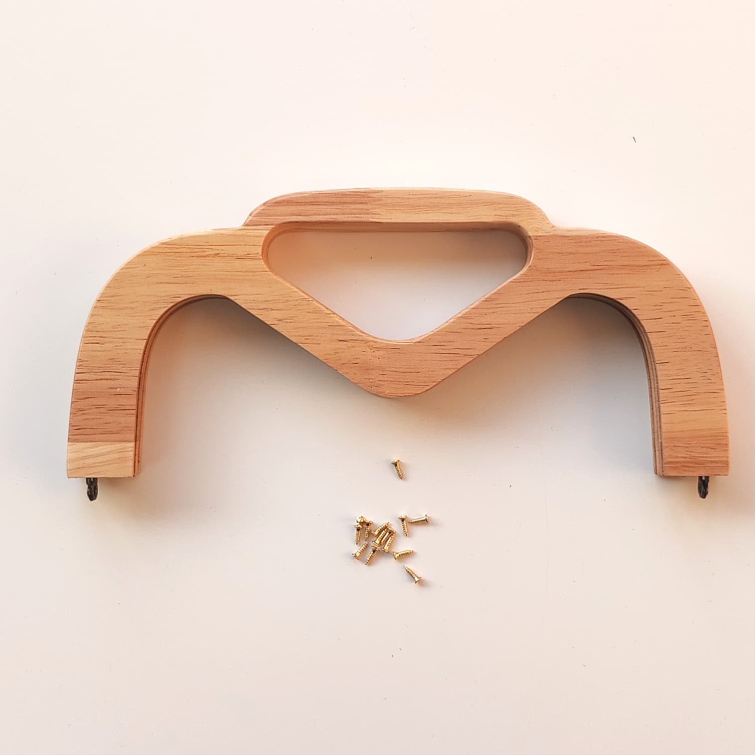 Çanta Bursu Ahşap Üçgen Saplı Açık Sütlü Kahve 25 Cm