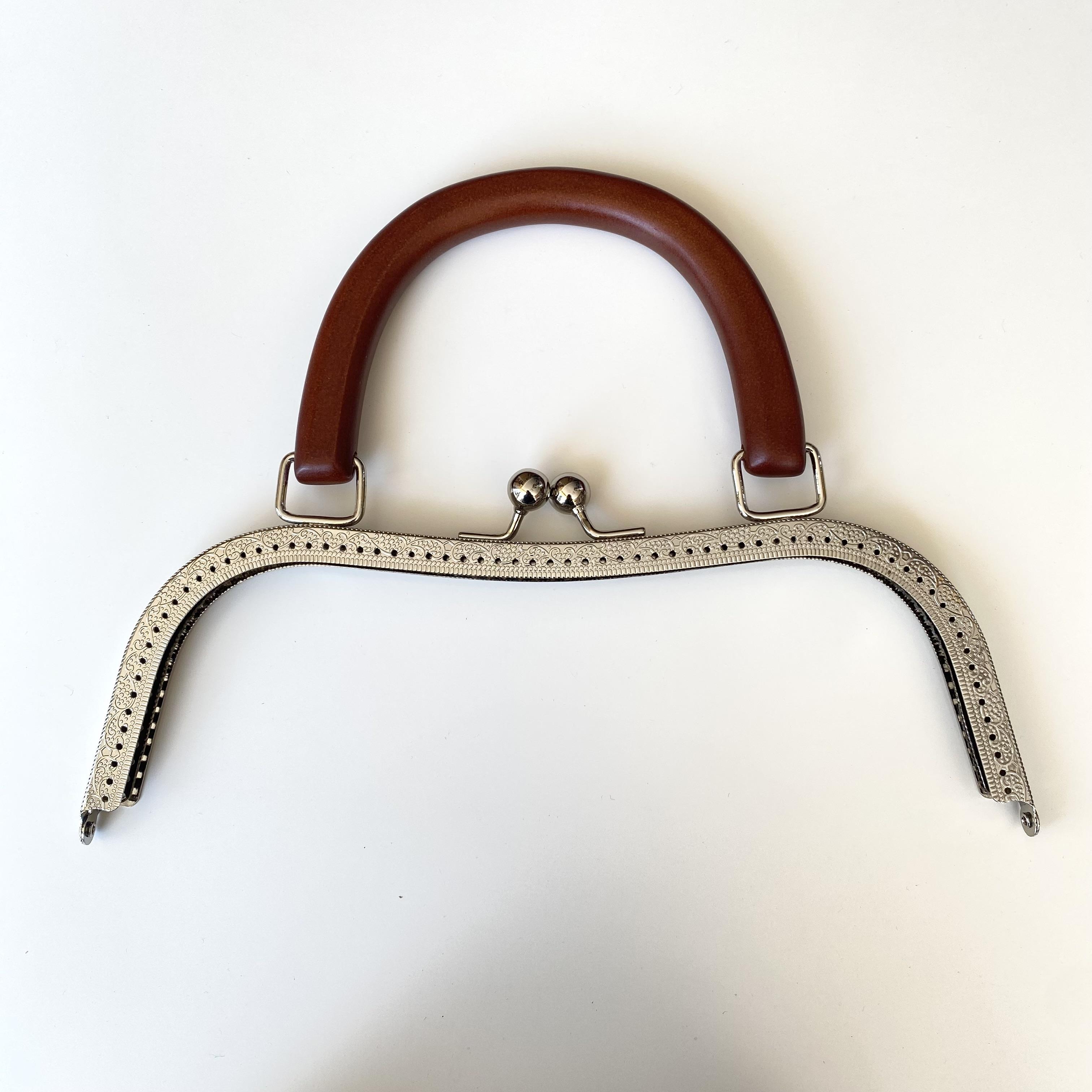 Çanta Bursu - Çanta Klipsi Masif Ahşap Saplı Gümüş Renk 27 Cm BA-0092