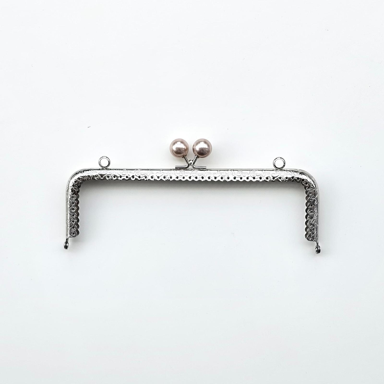 Köşeli Vizon İnci Boncuklu İşleme Baskılı Askılıklı Çanta ve Cüzdan Bursu - Klipsi Gümüş 20 Cm