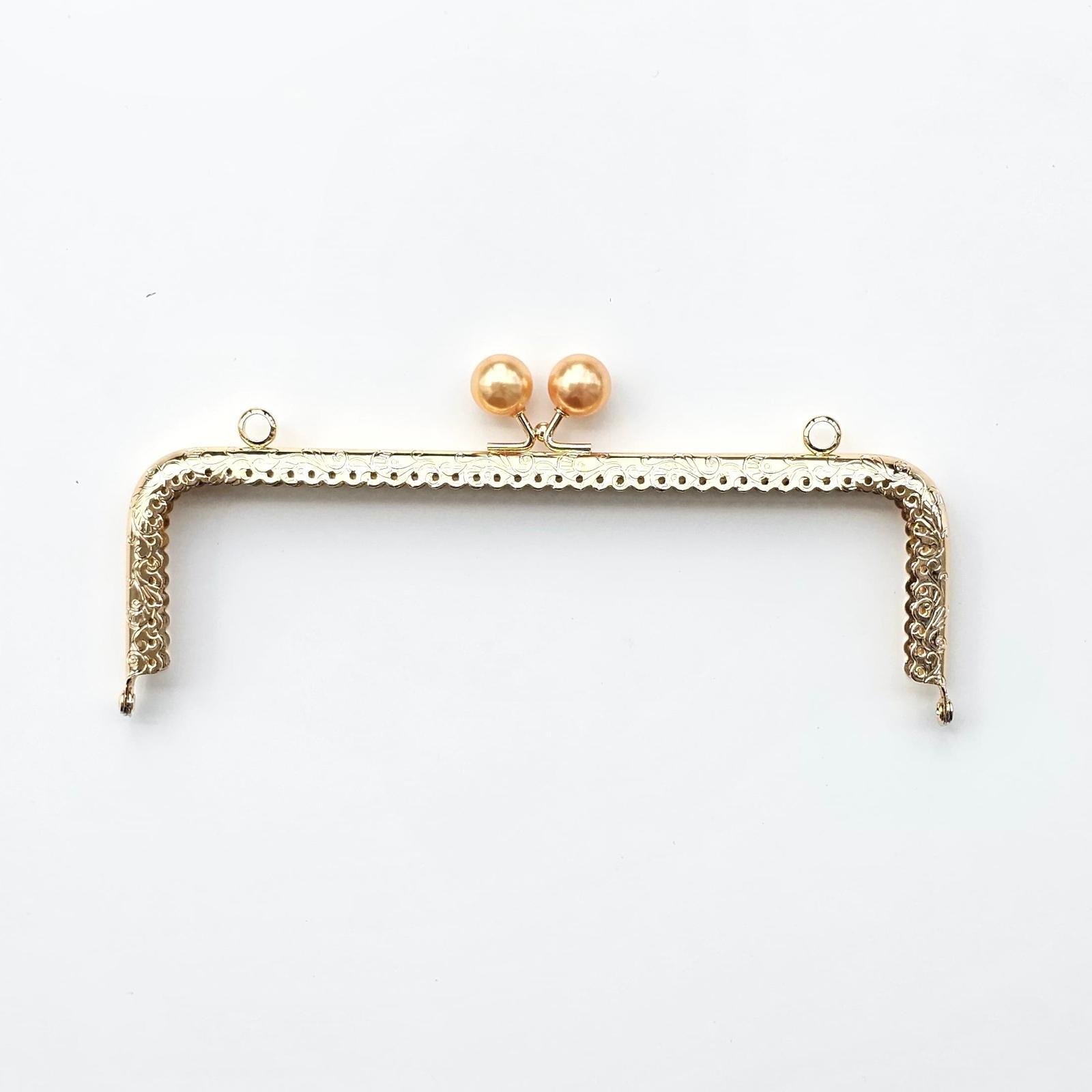 Köşeli Yavruağzı İnci Boncuklu İşleme Baskılı Askılıklı Çanta ve Cüzdan Bursu - Klipsi Altın 20 Cm