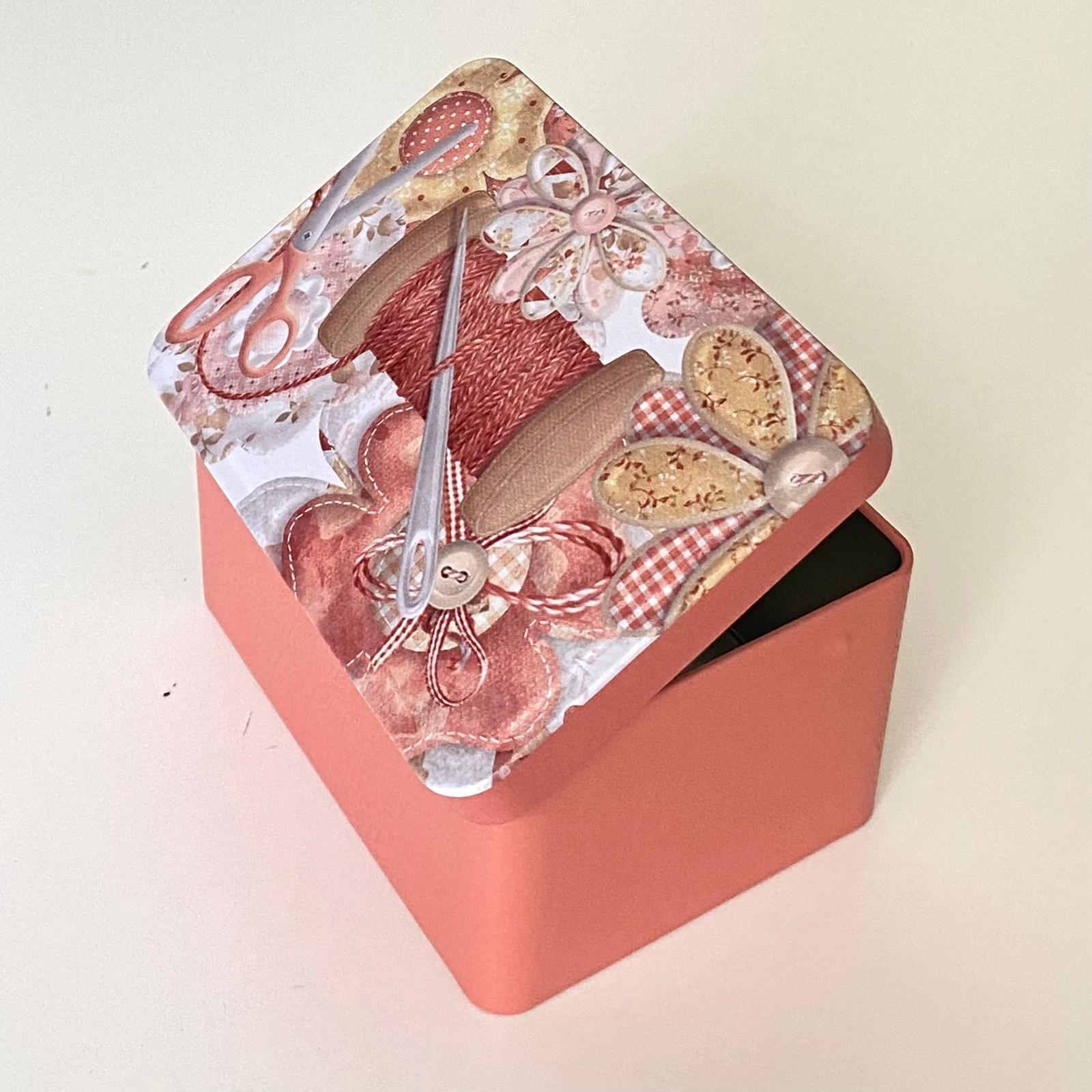 Metal Kutu, Hediyelik, Takı, Dikiş ve Hobi Kutusu Mercan Renk *12,5 Cm *9,5 Cm *7 Cm 