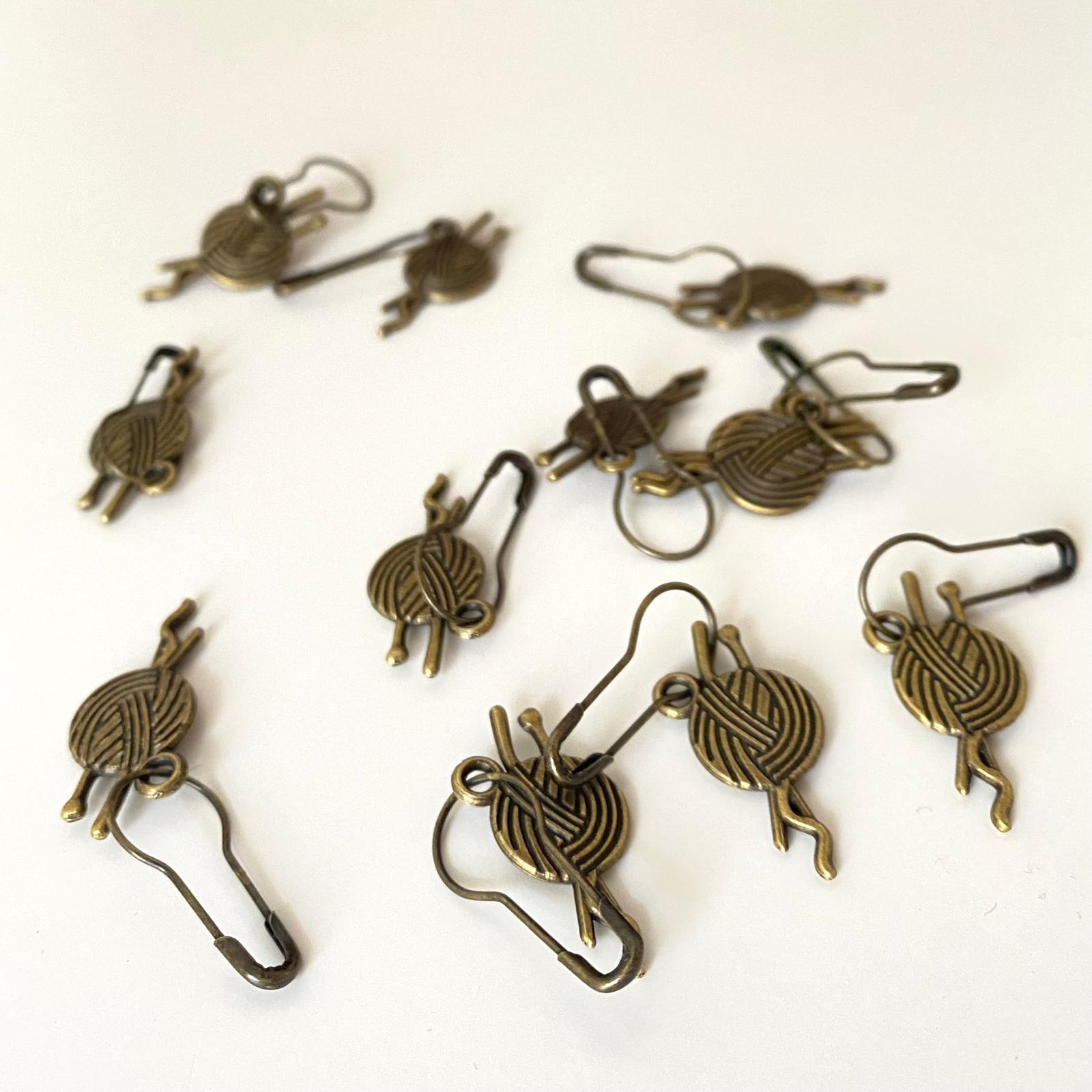 Metal Yumak Figürlü Broş Set