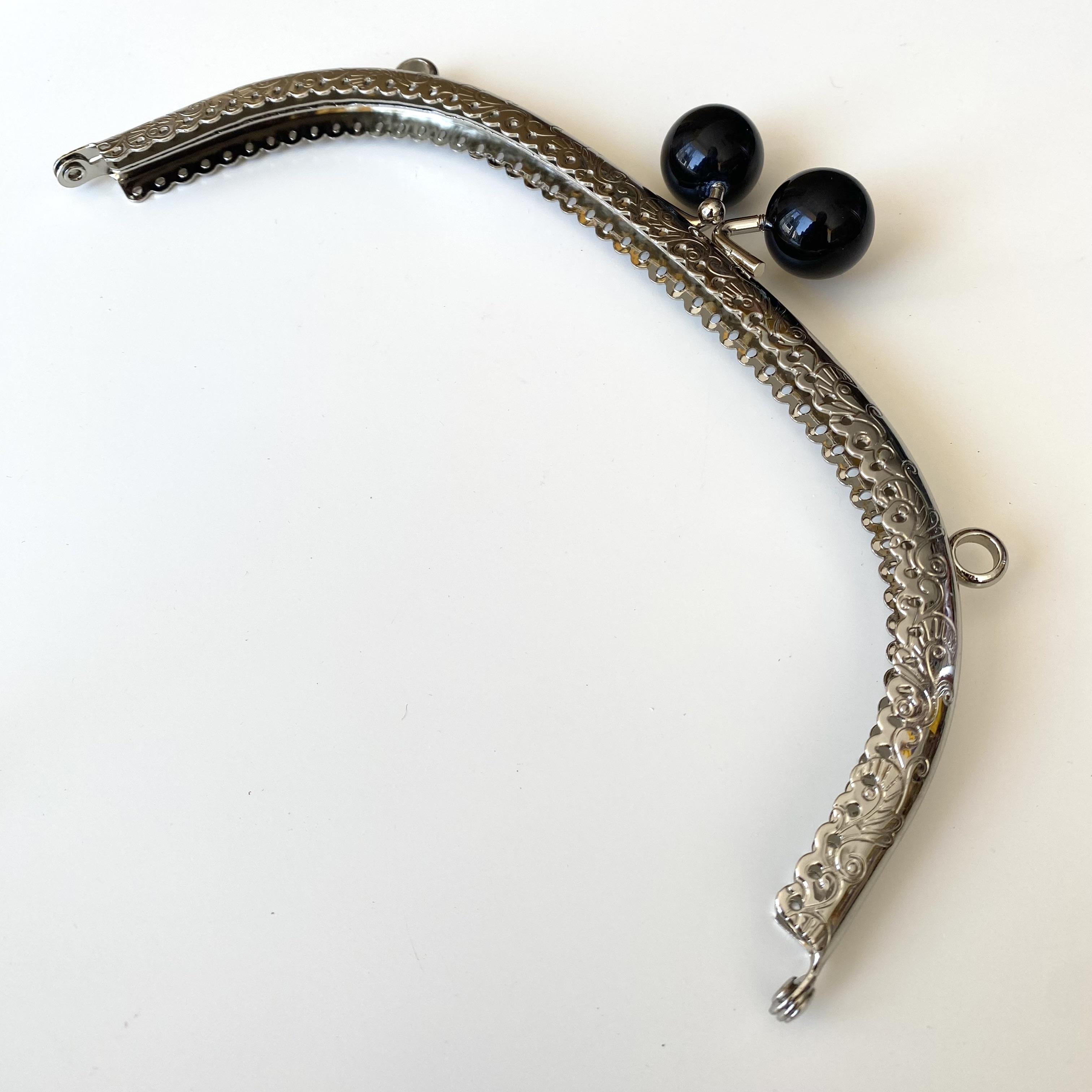 Oval Siyah İnci Boncuklu İşleme Baskılı Çanta ve Cüzdan Bursu - Klipsi Gümüş 20.5 Cm BA-0106