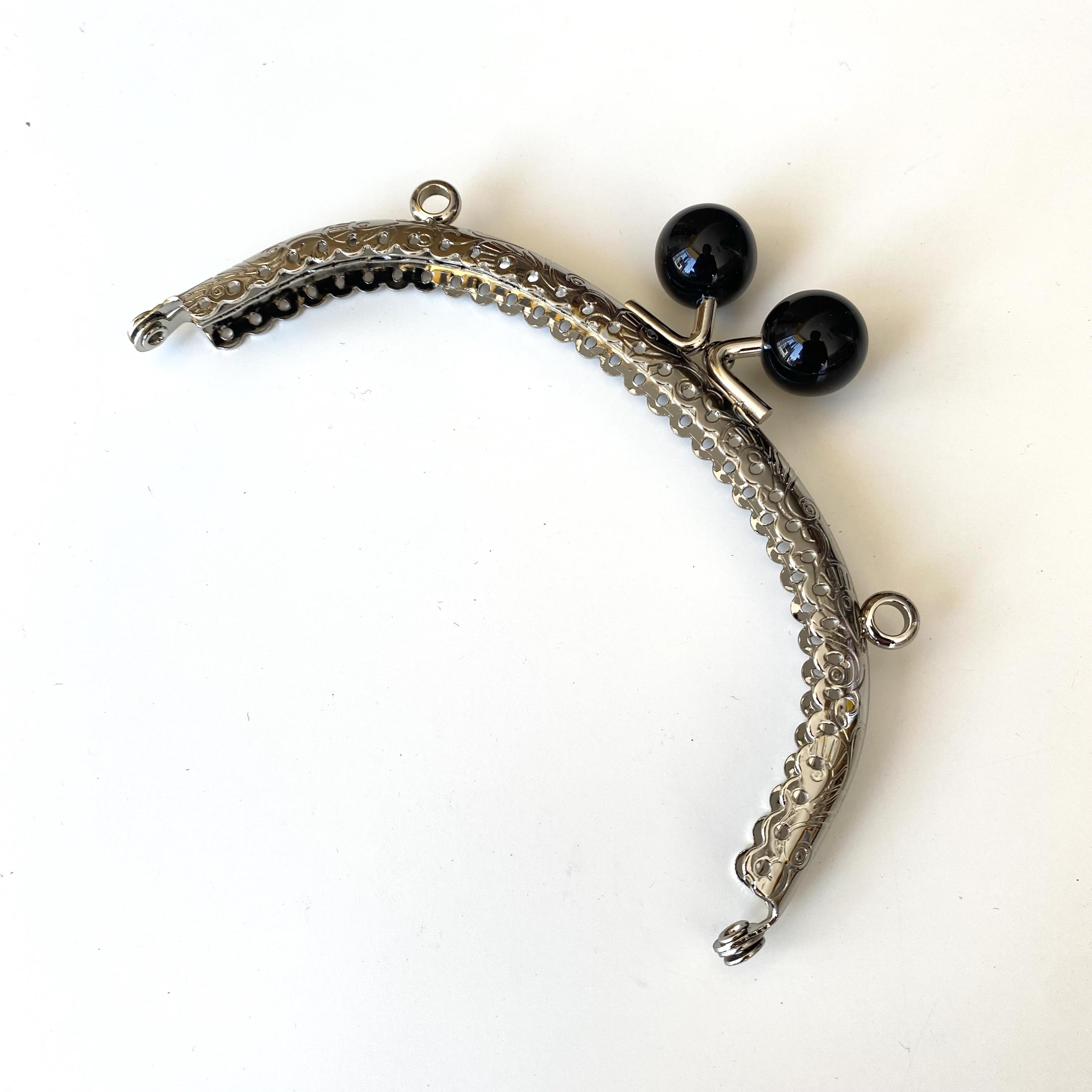 Oval Siyah İnci Boncuklu İşleme Baskılı Çanta ve Cüzdan Bursu - Klipsi Gümüş 12.5 Cm BA-0104