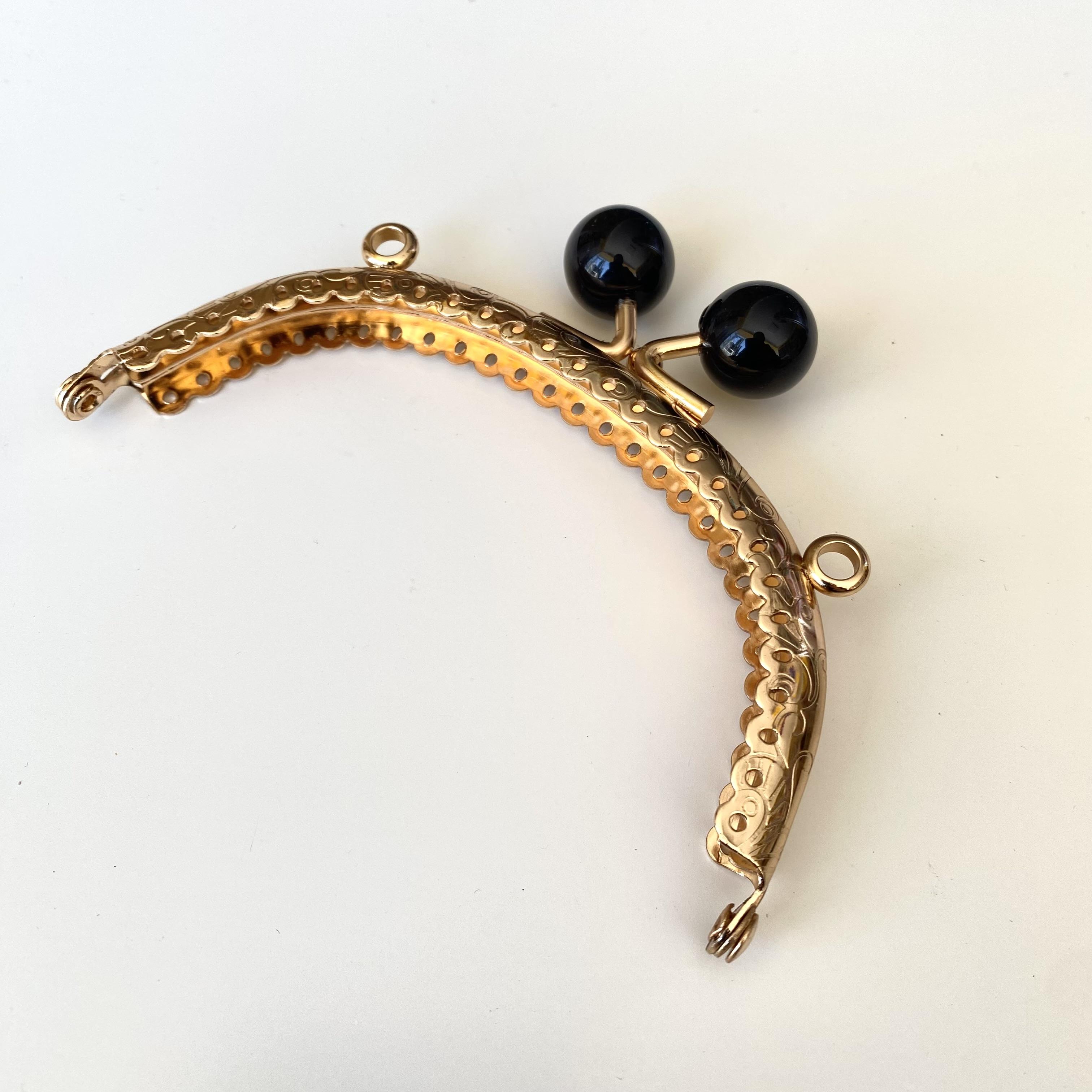 Oval Siyah İnci Boncuklu İşleme Baskılı Çanta ve Cüzdan Bursu - Klipsi Altın 10.5 Cm BA-0103