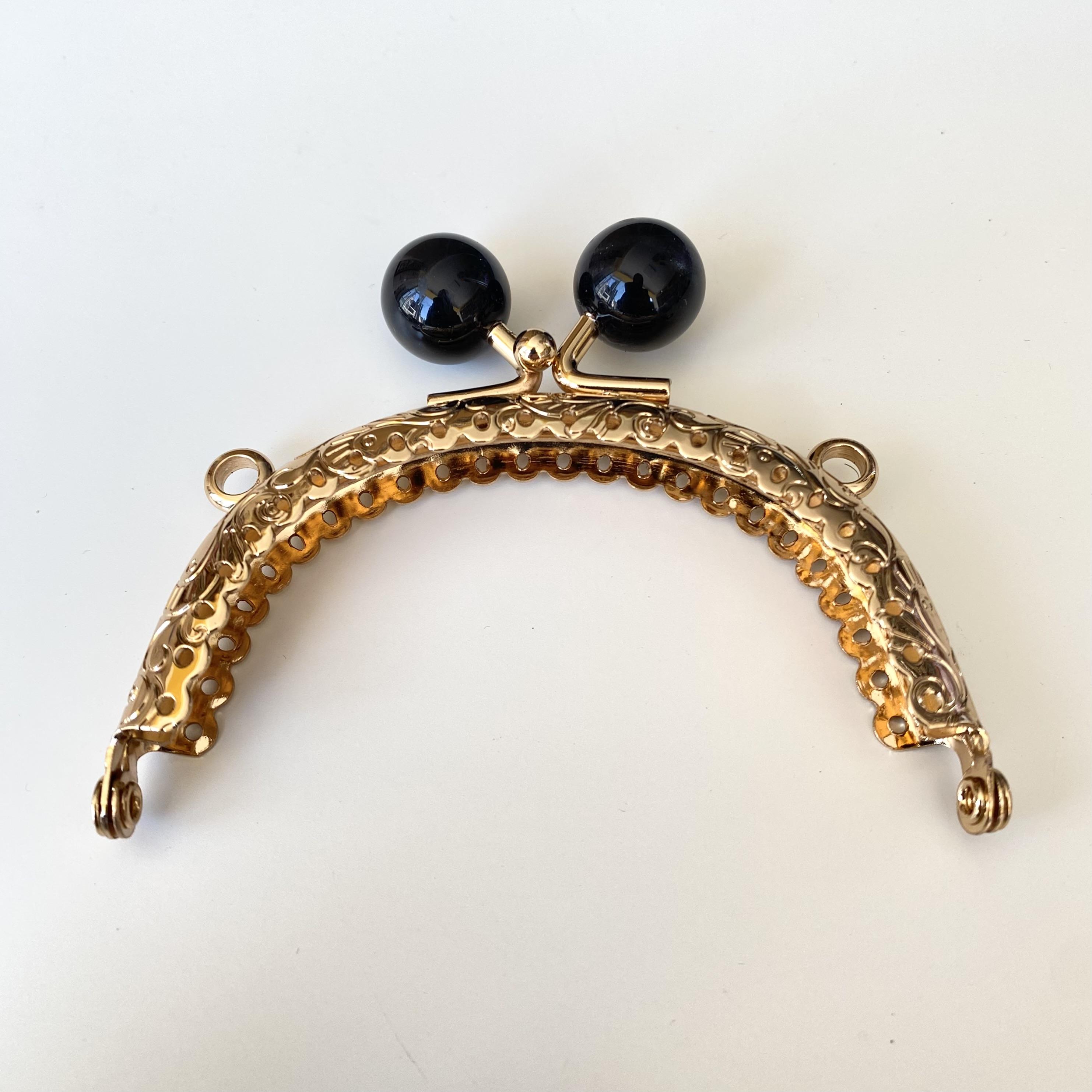 Oval Siyah İnci Boncuklu İşleme Baskılı Çanta ve Cüzdan Bursu - Klipsi Altın 8.5 Cm BA-0102