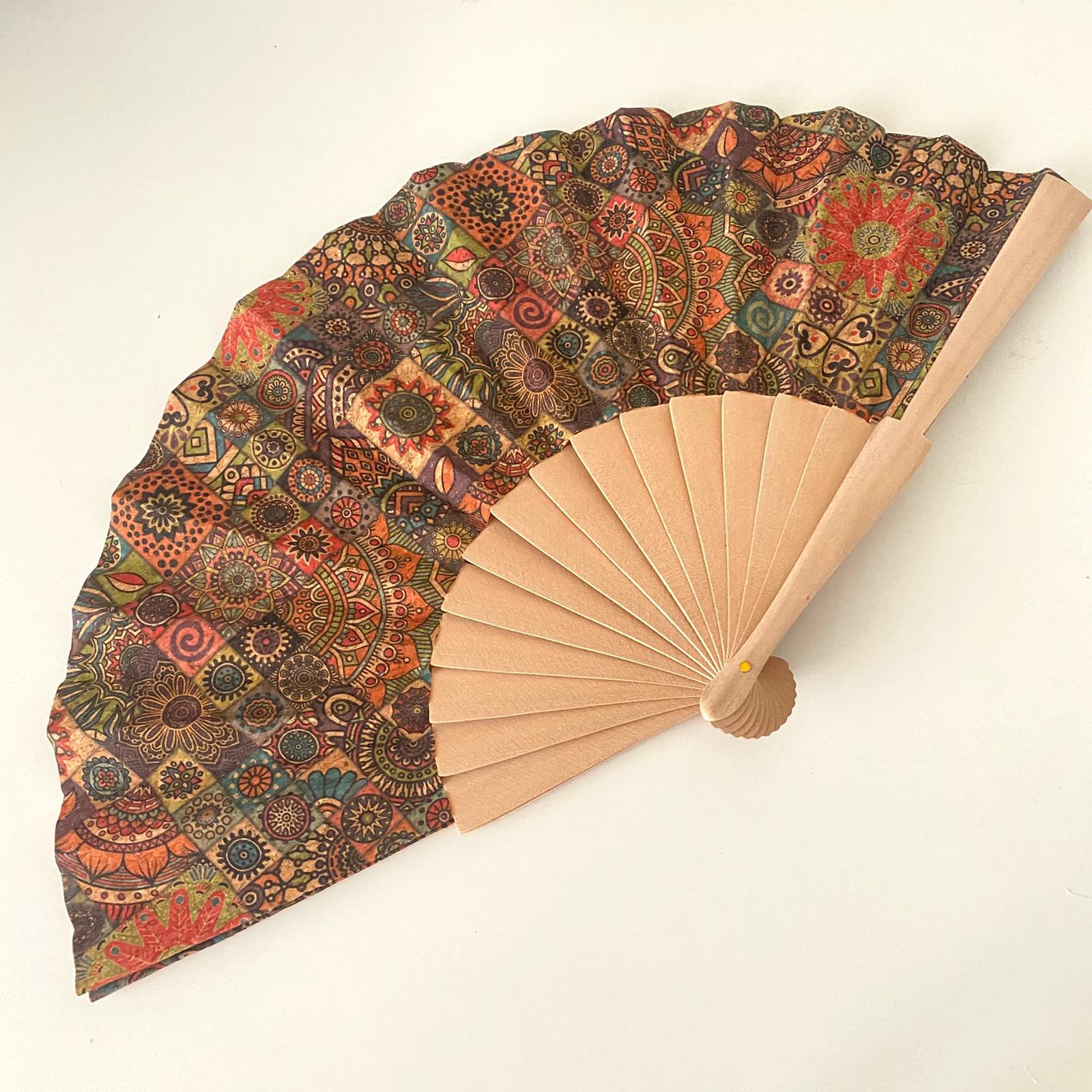 Özel İşlemden Geçmiş Mantar Üzeri Baskılı Ahşap Yelpaze Kod: 1006