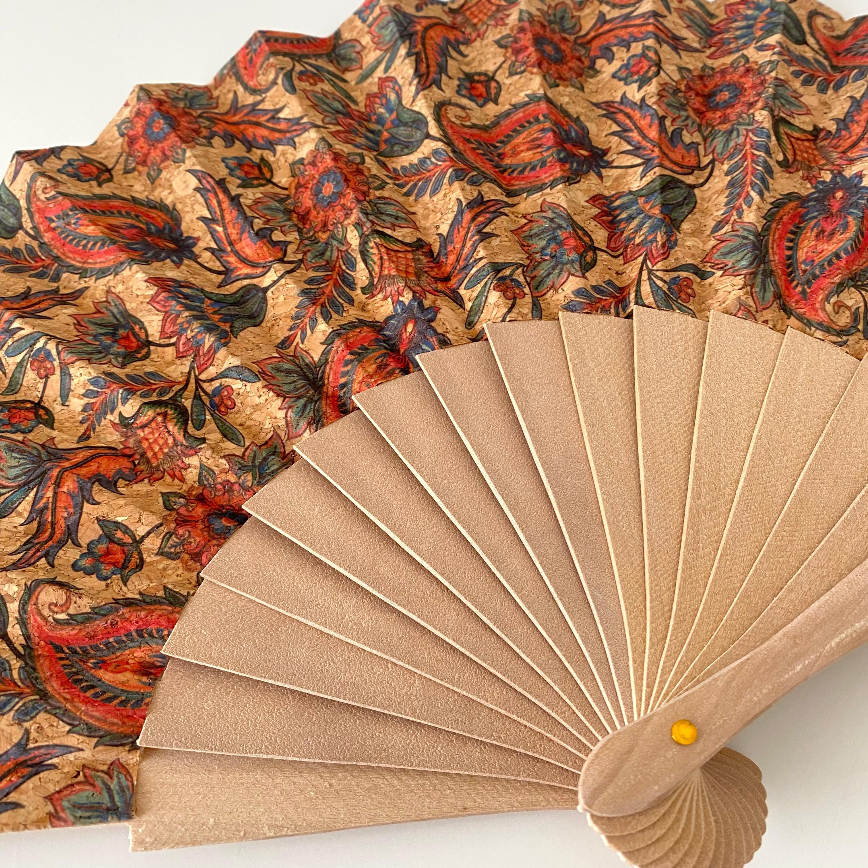 Özel İşlemden Geçmiş Mantar Üzeri Baskılı Ahşap Yelpaze Kod: 1002