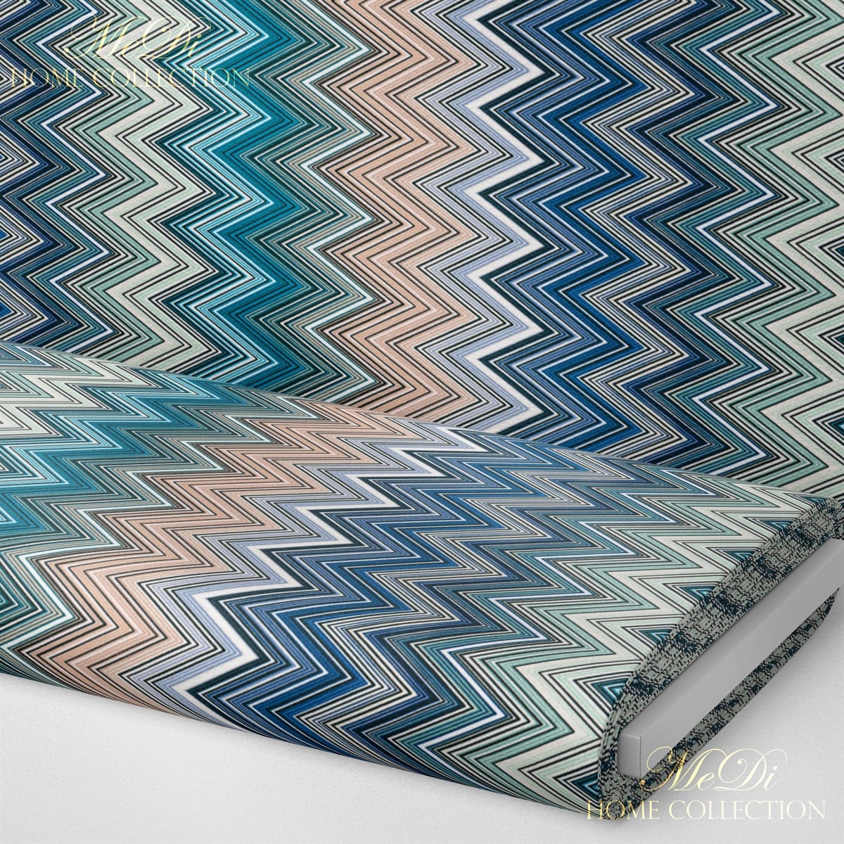 Pastel Mavi Tonlarında Zigzag Desenli Dijital Baskılı Kumaş