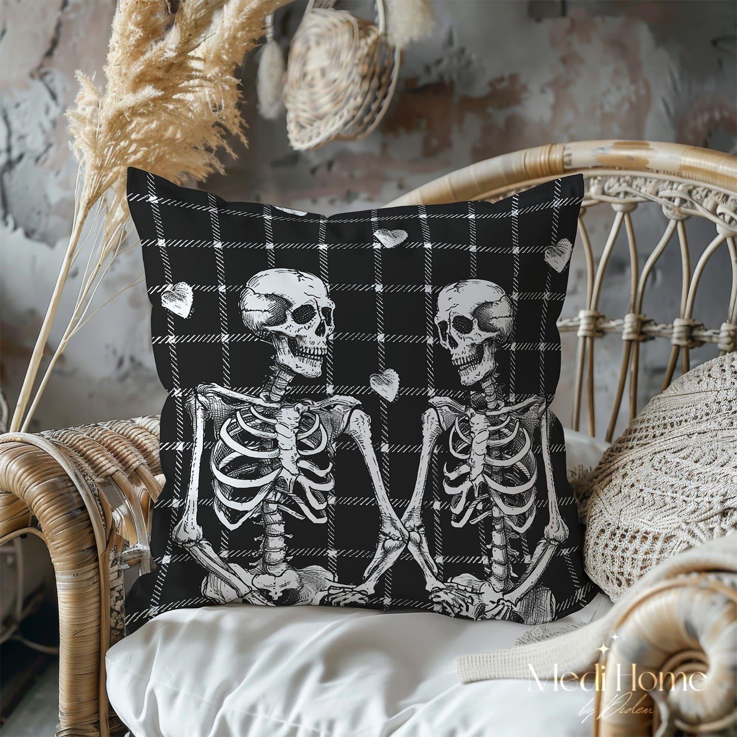 Ekose Fon Üzerinde Aşkla Tutuşan 3 Boyutlu İskeletler 3'lü Pano Kumaşı