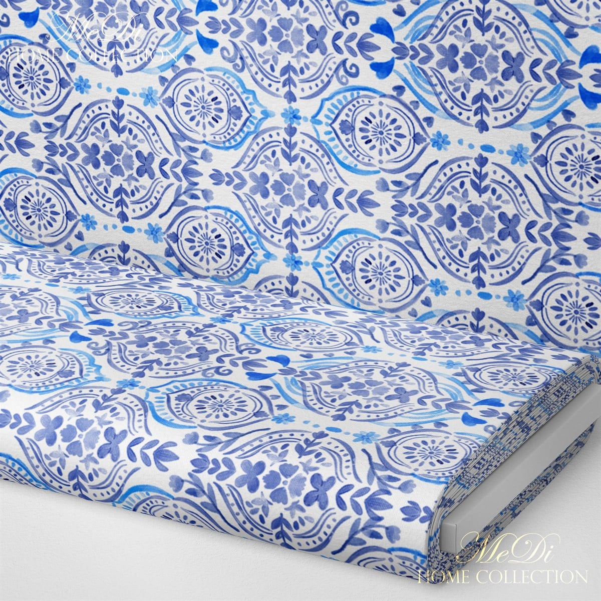 Mavi Çini Motif Desenli Dijital Baskılı Kumaş